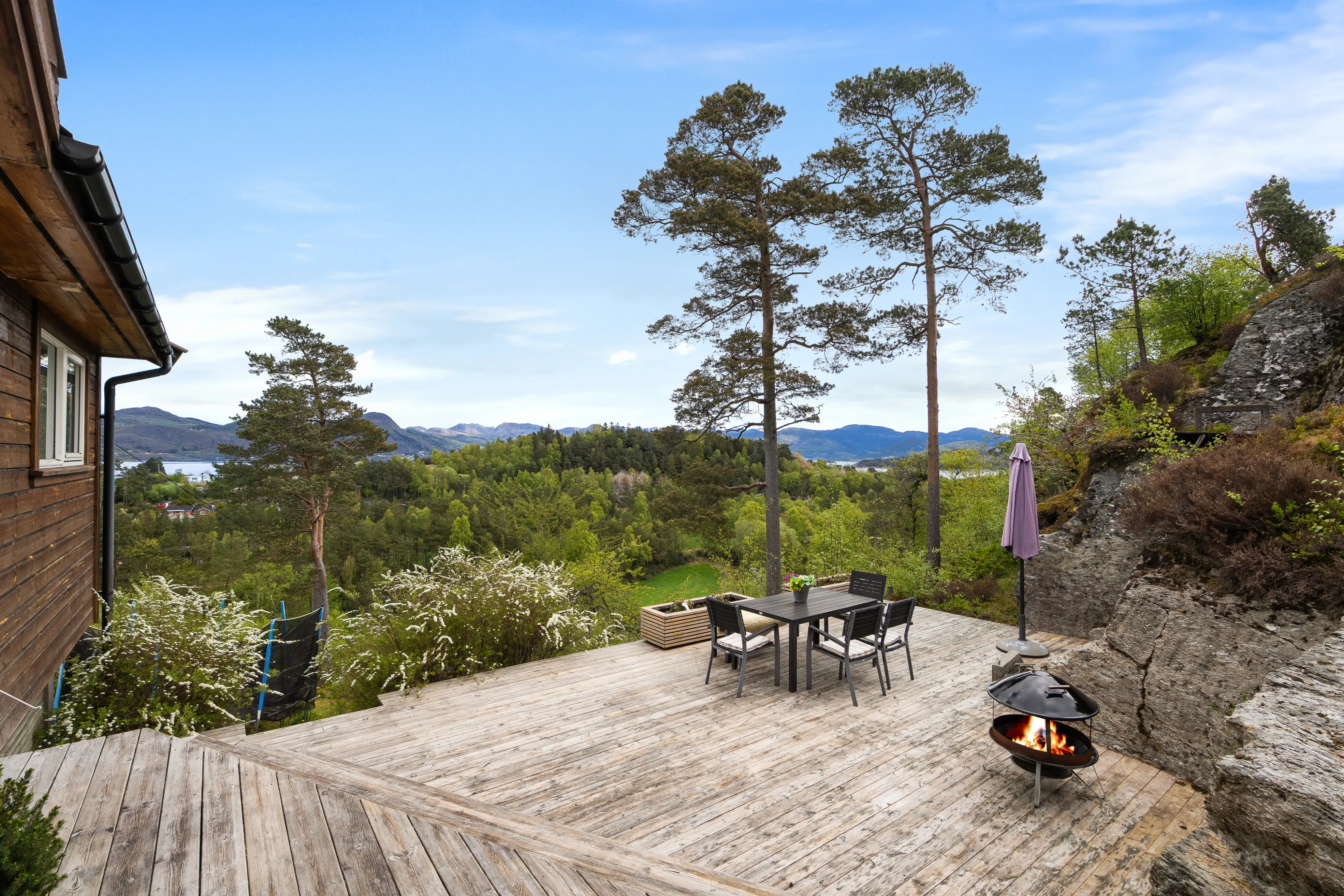 1950s Idse Cabin with Terrace Views Over Fjord and Easy Stavanger Access - View image 6 of 34
