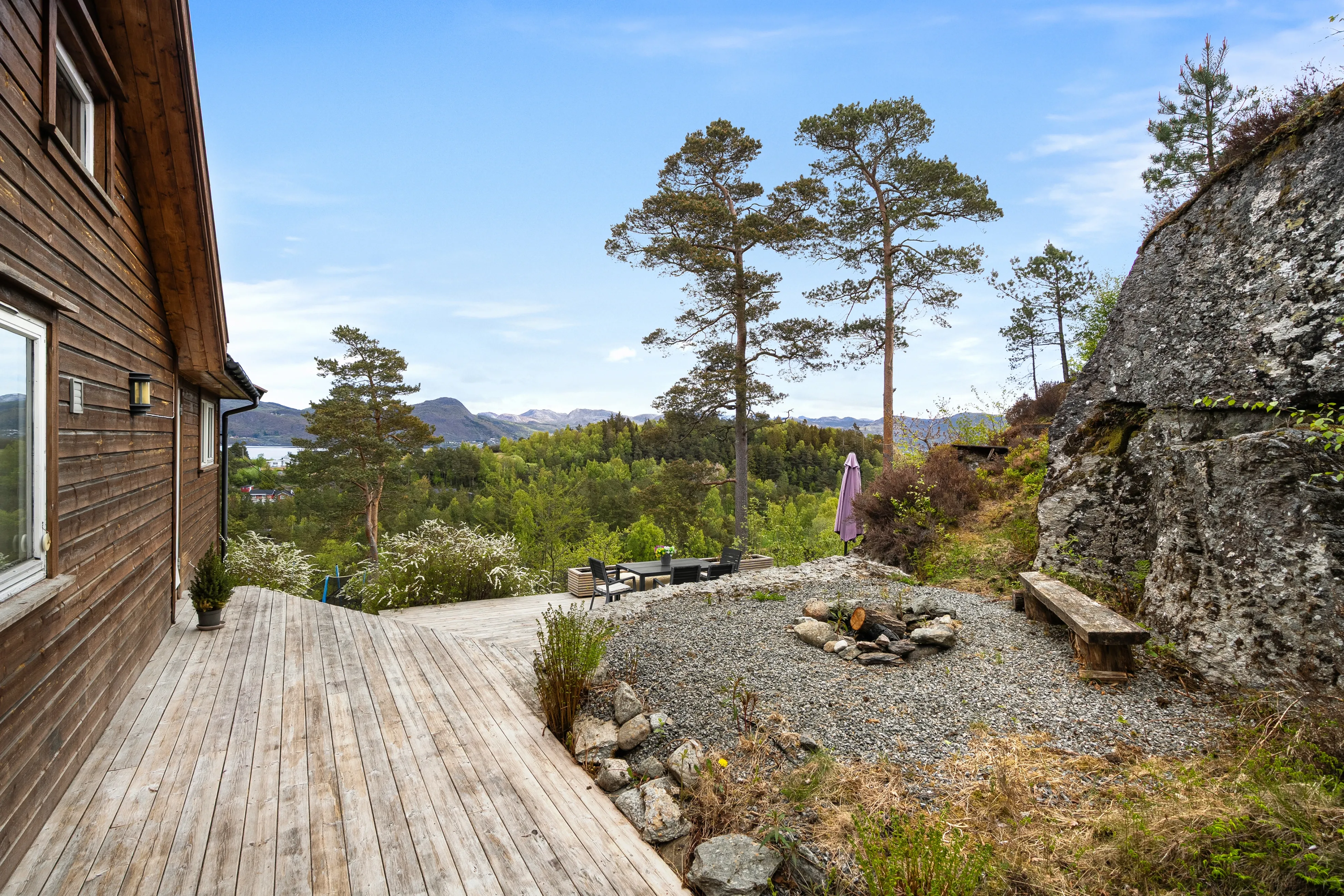 1950s Idse Cabin with Terrace Views Over Fjord and Easy Stavanger Access - View image 7 of 34