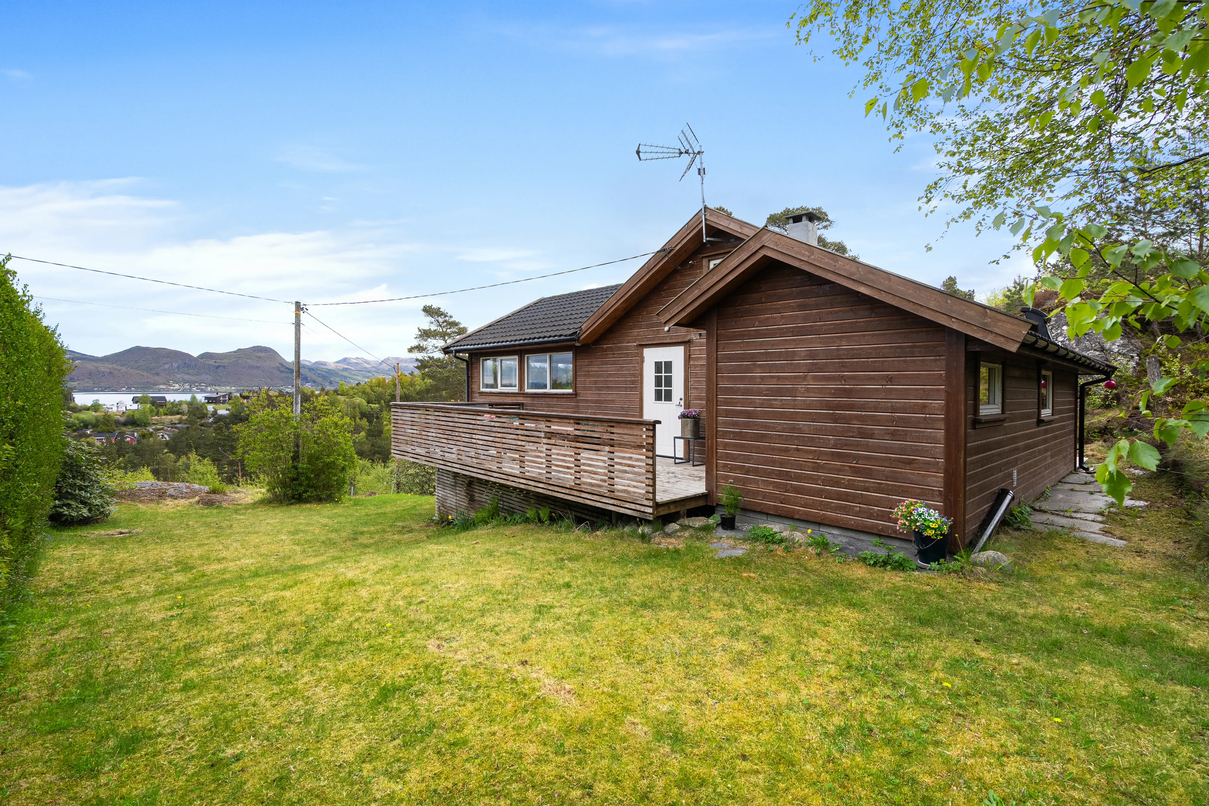 1950s Idse Cabin with Terrace Views Over Fjord and Easy Stavanger Access - View image 8 of 34