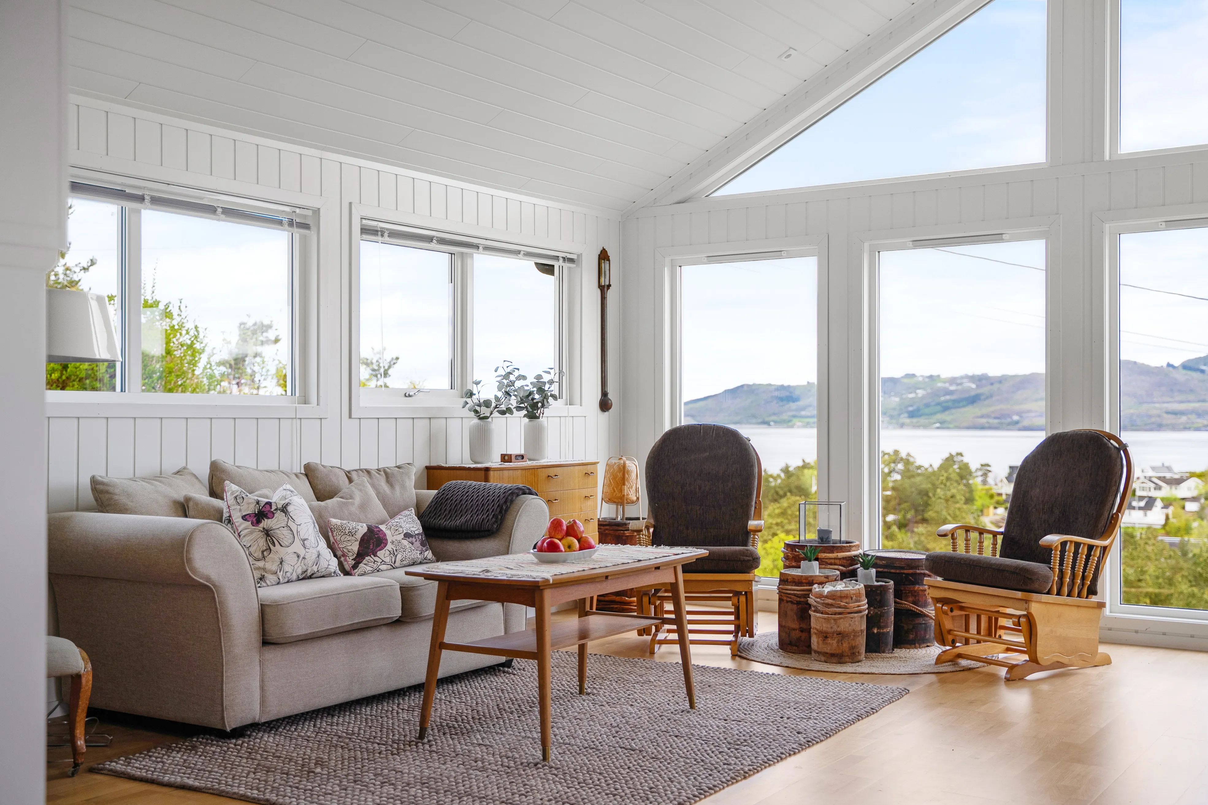 1950s Idse Cabin with Terrace Views Over Fjord and Easy Stavanger Access - View image 14 of 34