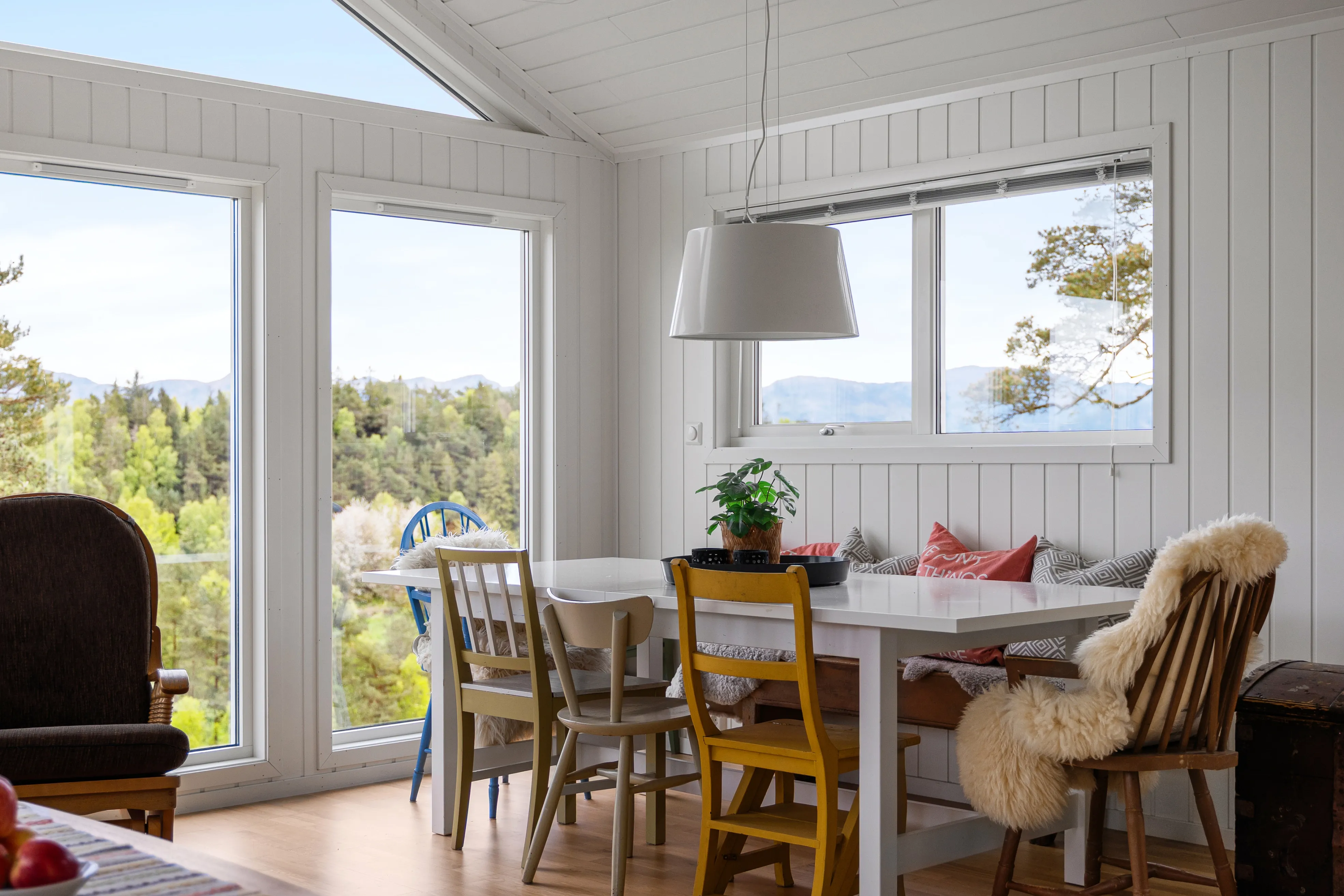 1950s Idse Cabin with Terrace Views Over Fjord and Easy Stavanger Access - View image 18 of 34
