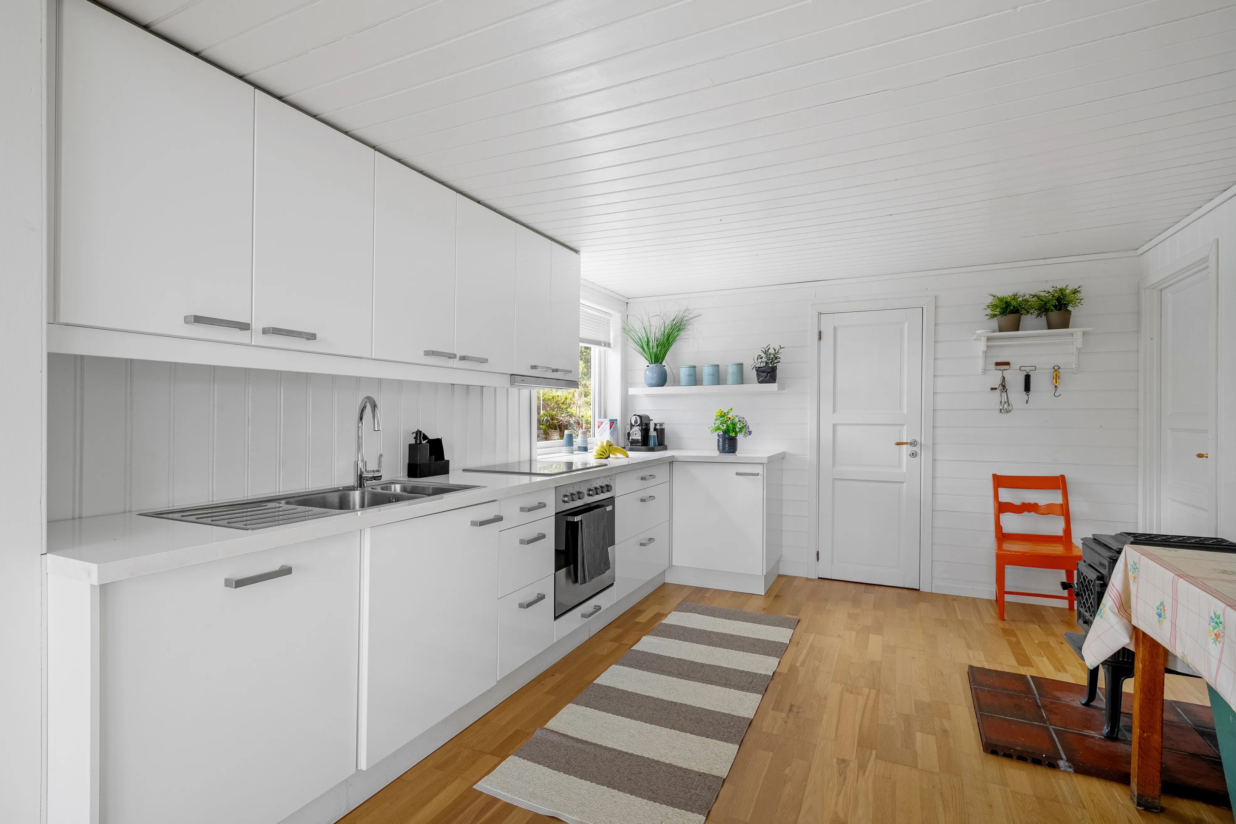 1950s Idse Cabin with Terrace Views Over Fjord and Easy Stavanger Access - View image 20 of 34
