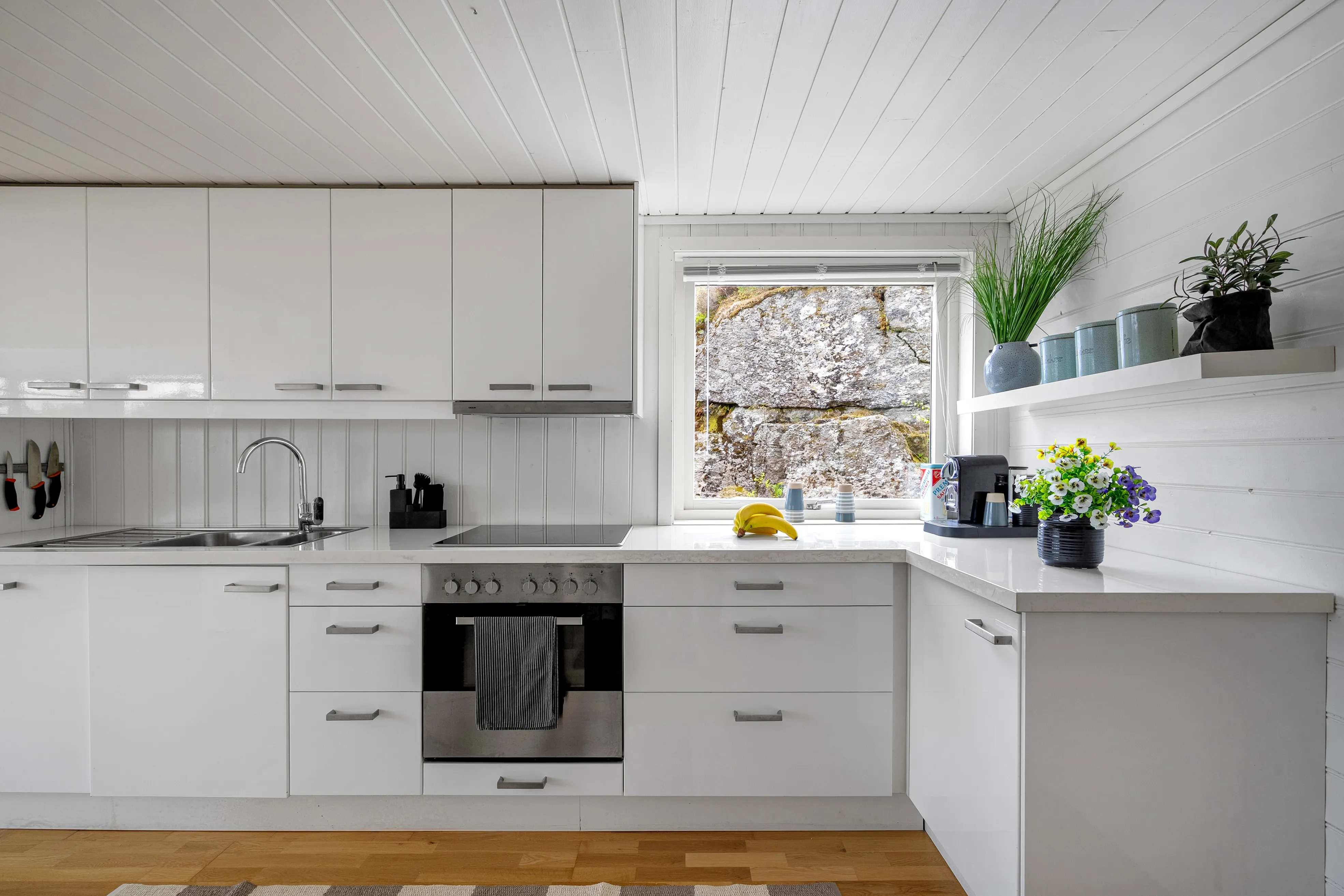 1950s Idse Cabin with Terrace Views Over Fjord and Easy Stavanger Access - View image 21 of 34