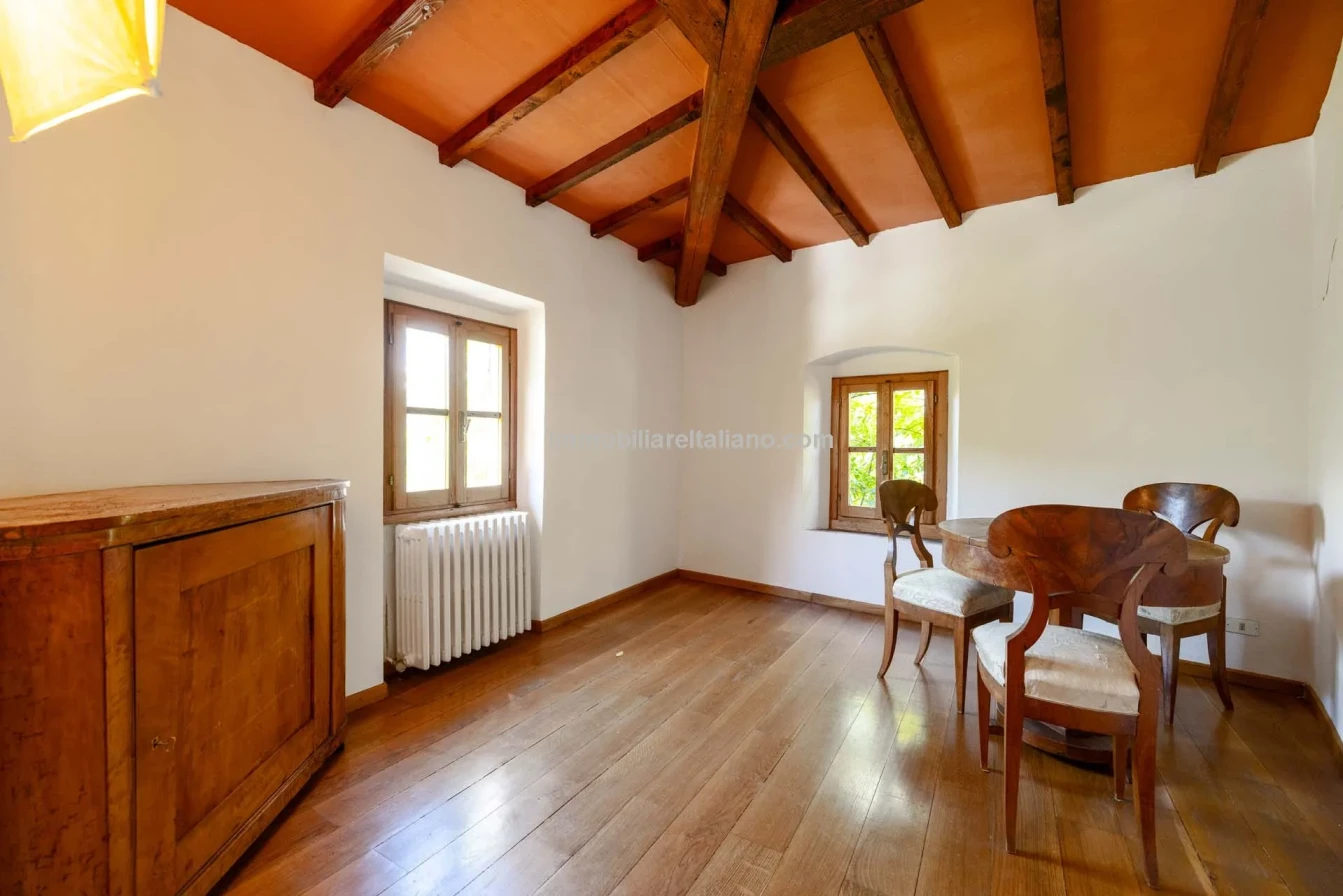 Spacious 5-Bedroom Farmhouse with Dual Living in Bucine, Tuscany - View image 35 of 50