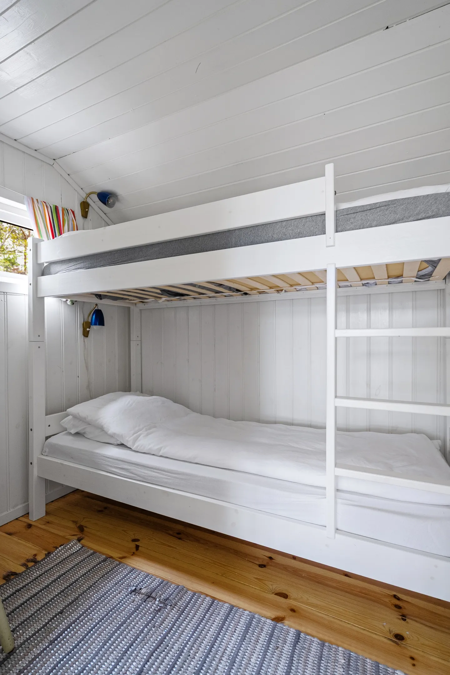 1950s Idse Cabin with Terrace Views Over Fjord and Easy Stavanger Access - View image 23 of 34