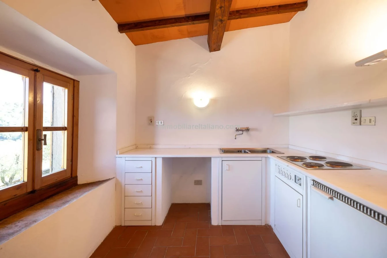 Spacious 5-Bedroom Farmhouse with Dual Living in Bucine, Tuscany - View image 36 of 50