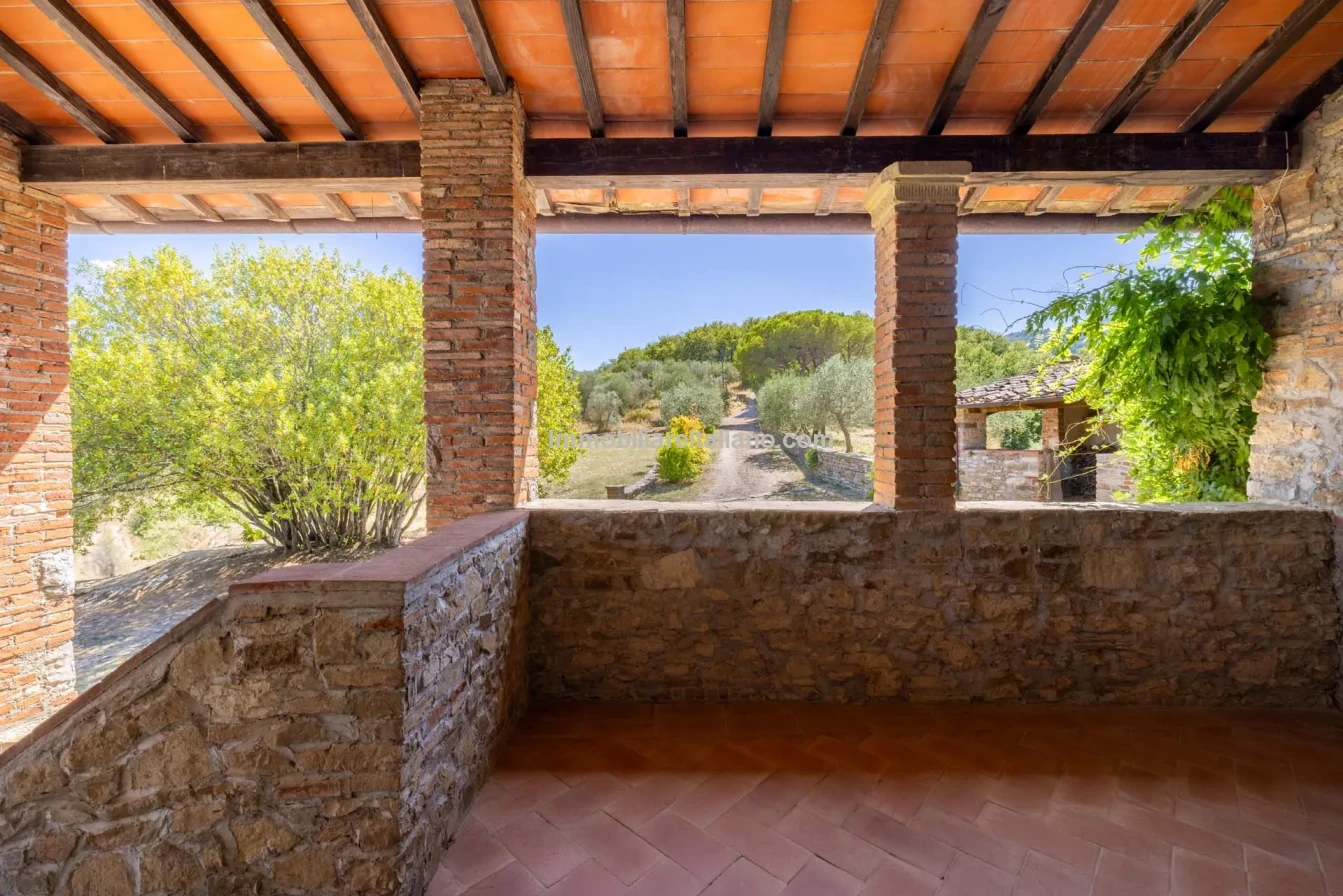 Spacious 5-Bedroom Farmhouse with Dual Living in Bucine, Tuscany - View image 39 of 50