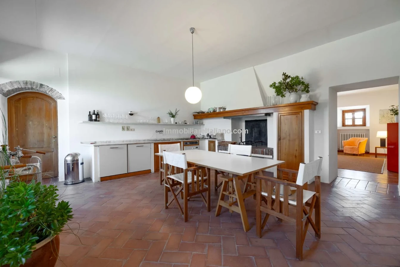Spacious 5-Bedroom Farmhouse with Dual Living in Bucine, Tuscany - View image 40 of 50