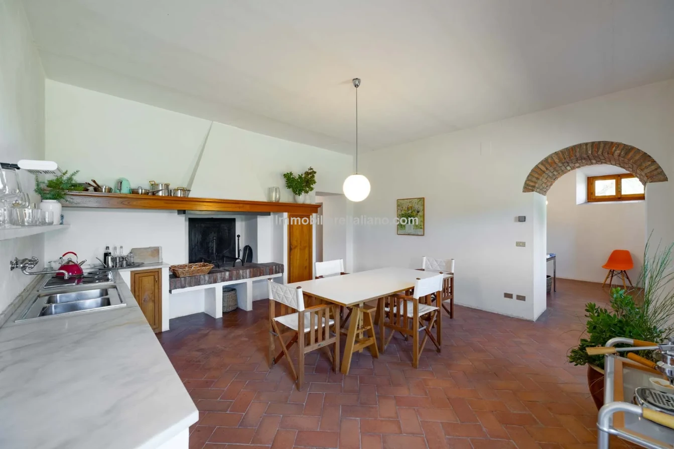 Spacious 5-Bedroom Farmhouse with Dual Living in Bucine, Tuscany - View image 41 of 50