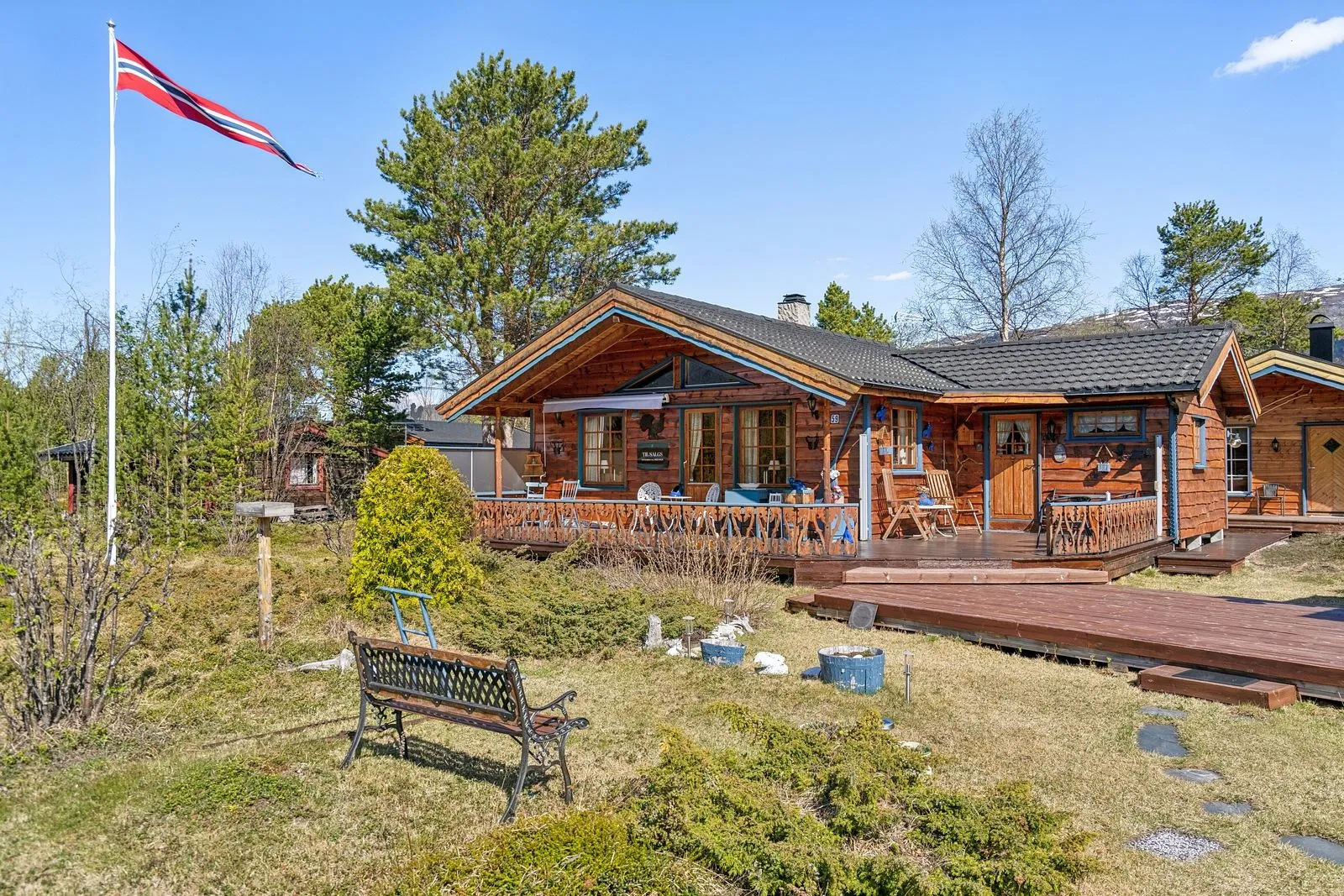 1990s 4-Bedroom House in Skibotn with Expansive Terrace and Parking - View image 15 of 25