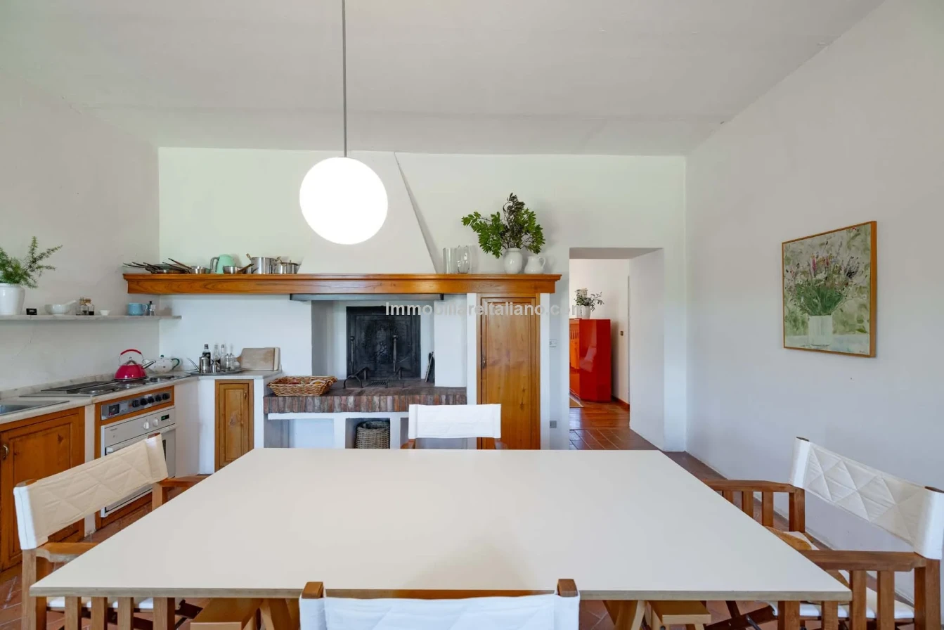 Spacious 5-Bedroom Farmhouse with Dual Living in Bucine, Tuscany - View image 43 of 50