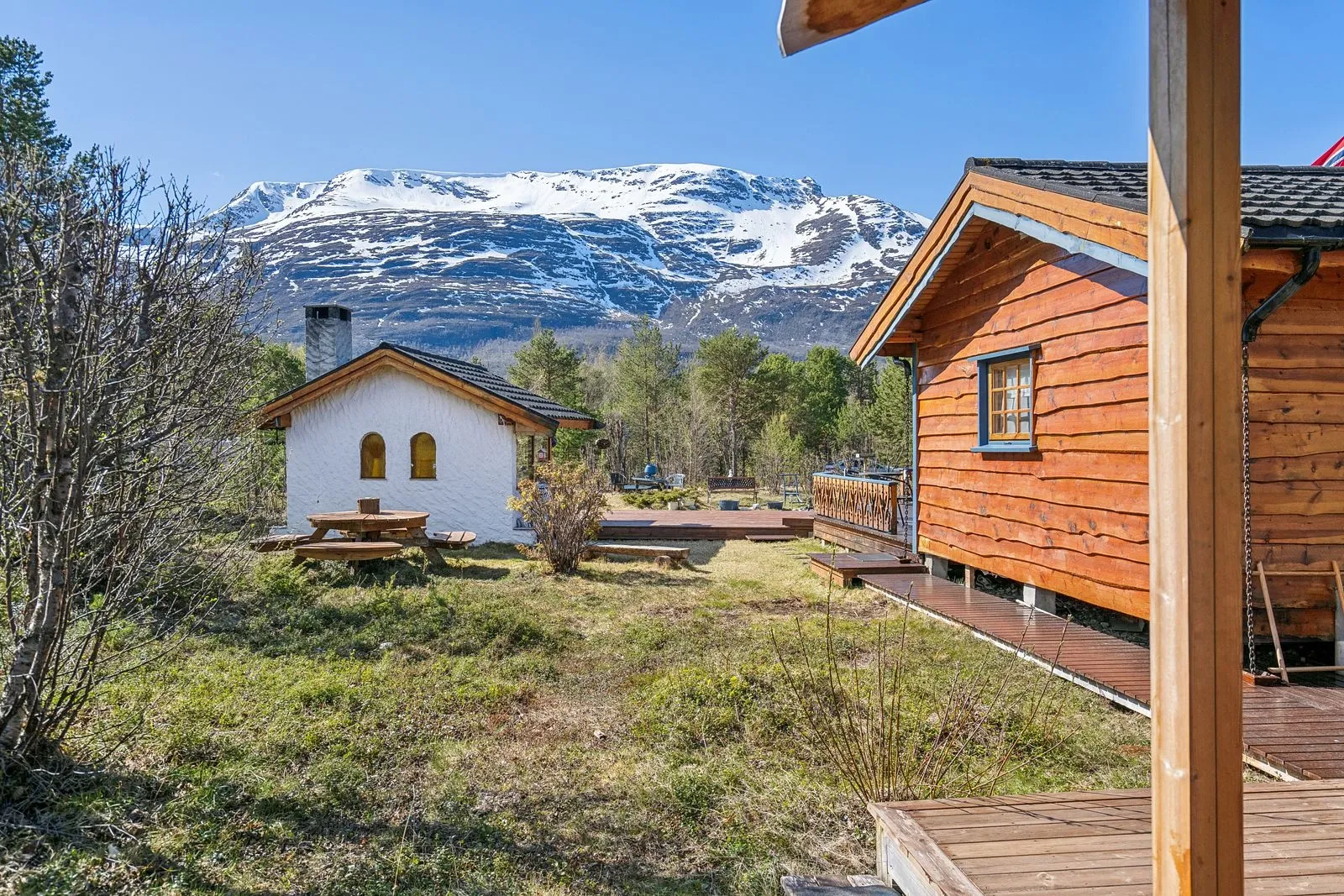 1990s 4-Bedroom House in Skibotn with Expansive Terrace and Parking - View image 22 of 25
