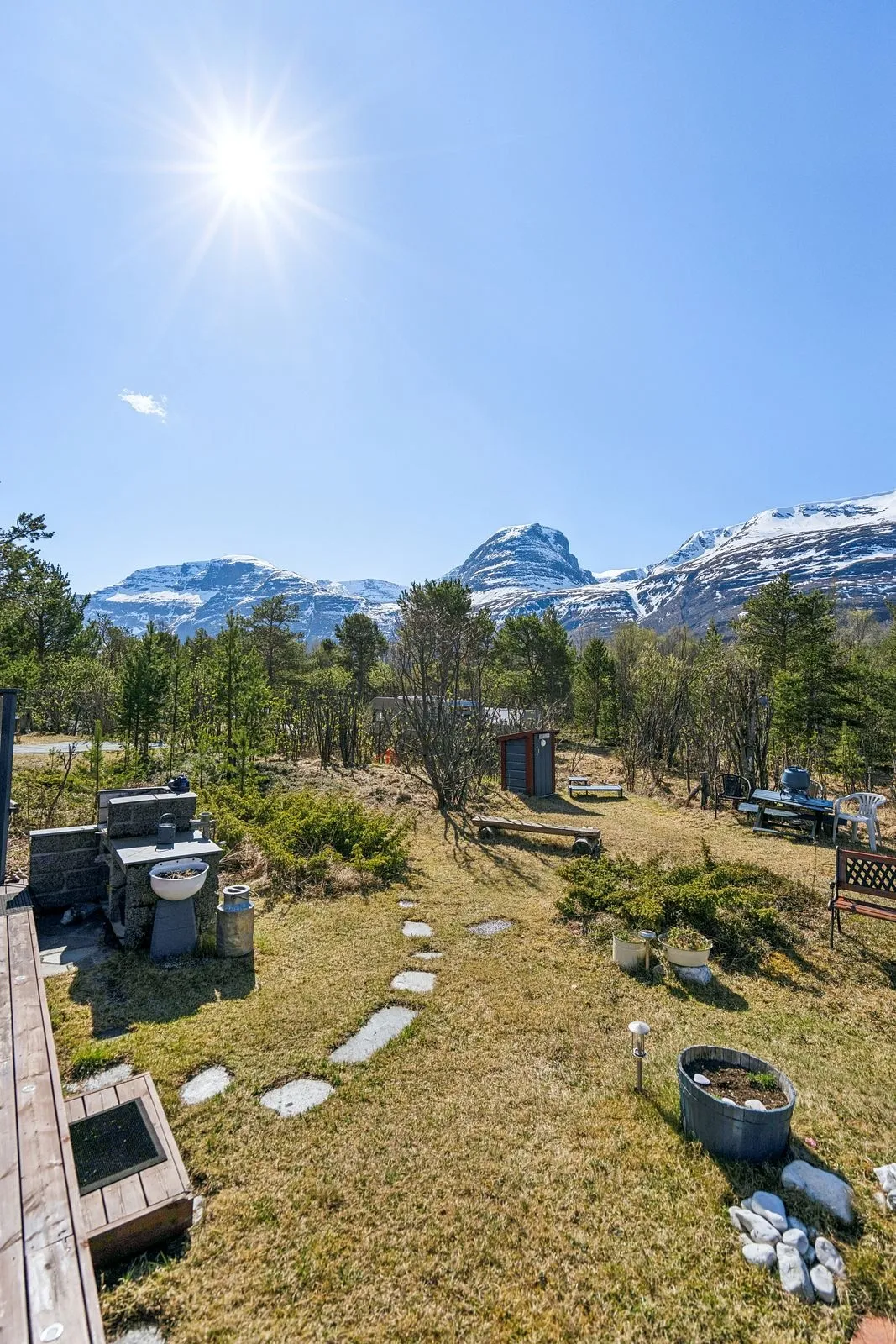 1990s 4-Bedroom House in Skibotn with Expansive Terrace and Parking - View image 24 of 25