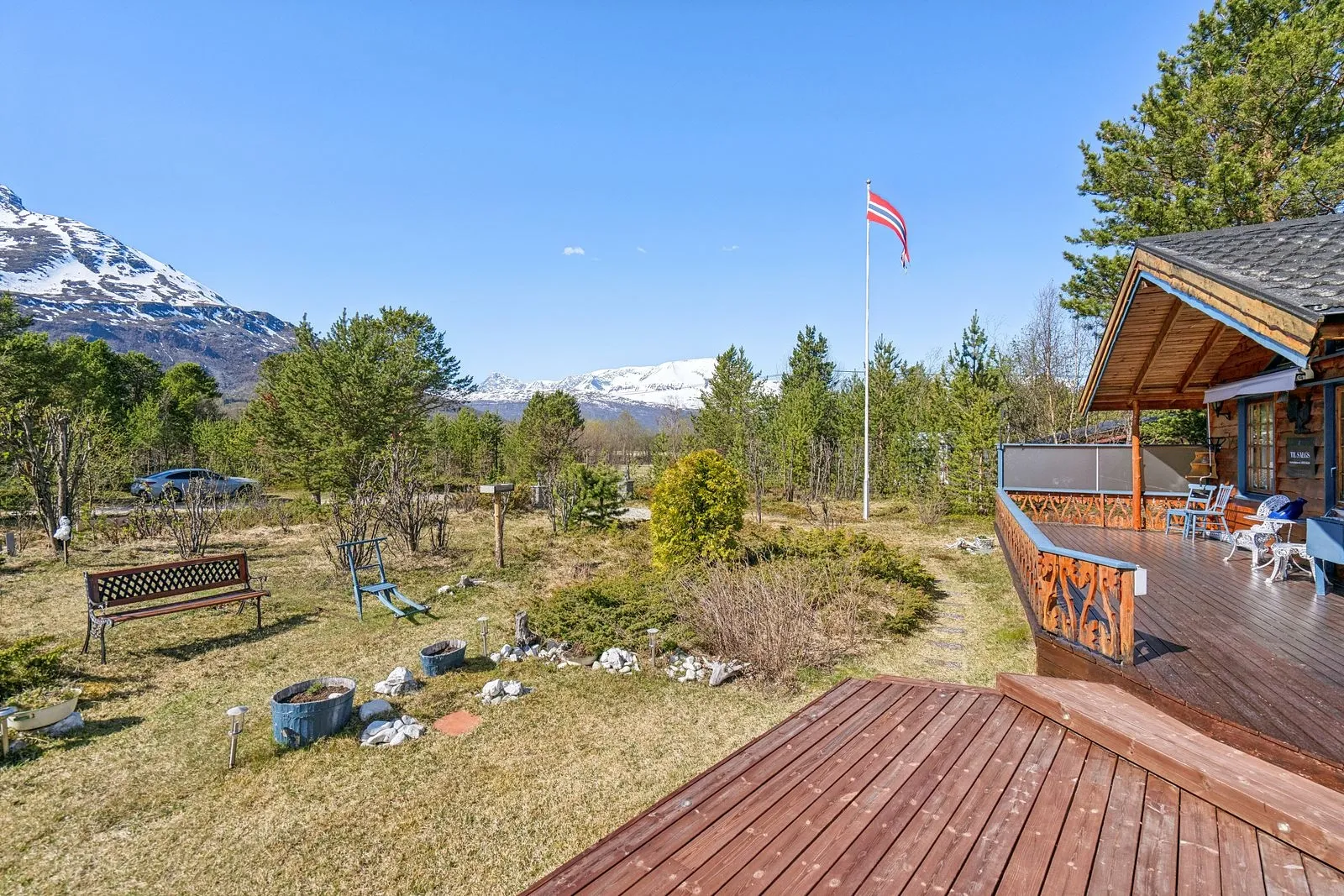 1990s 4-Bedroom House in Skibotn with Expansive Terrace and Parking - View image 25 of 25