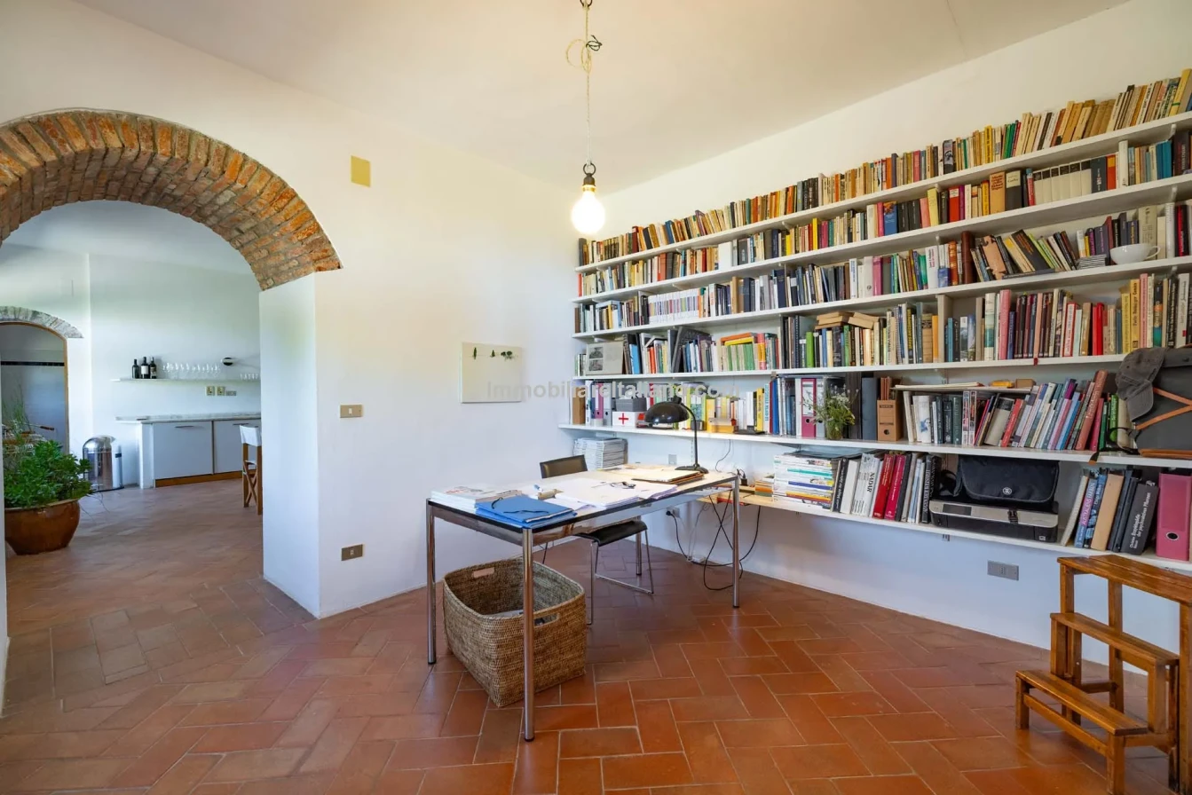 Spacious 5-Bedroom Farmhouse with Dual Living in Bucine, Tuscany - View image 44 of 50