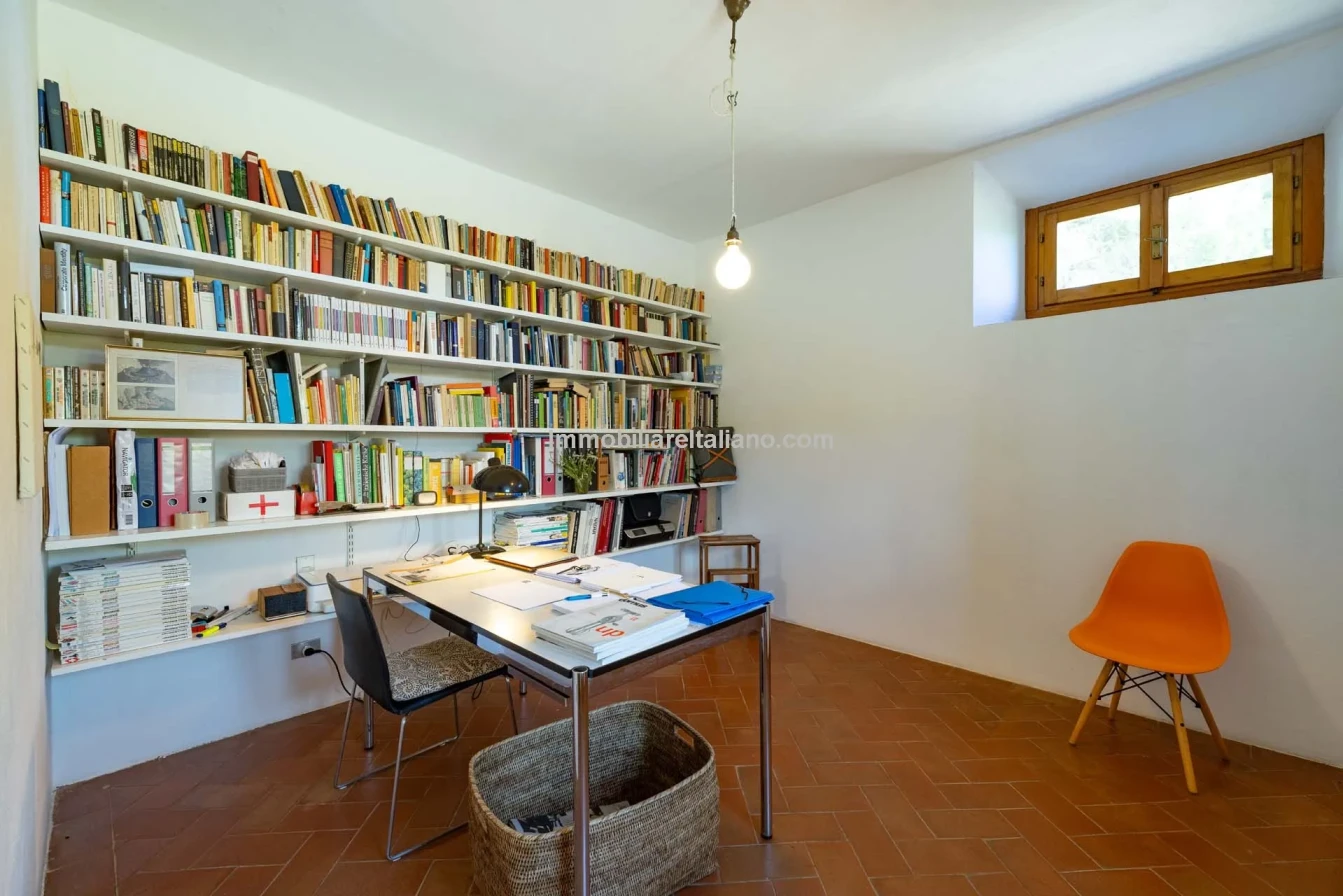 Spacious 5-Bedroom Farmhouse with Dual Living in Bucine, Tuscany - View image 45 of 50