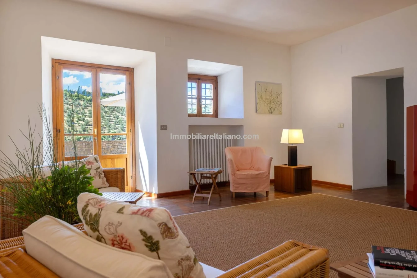 Spacious 5-Bedroom Farmhouse with Dual Living in Bucine, Tuscany - View image 47 of 50