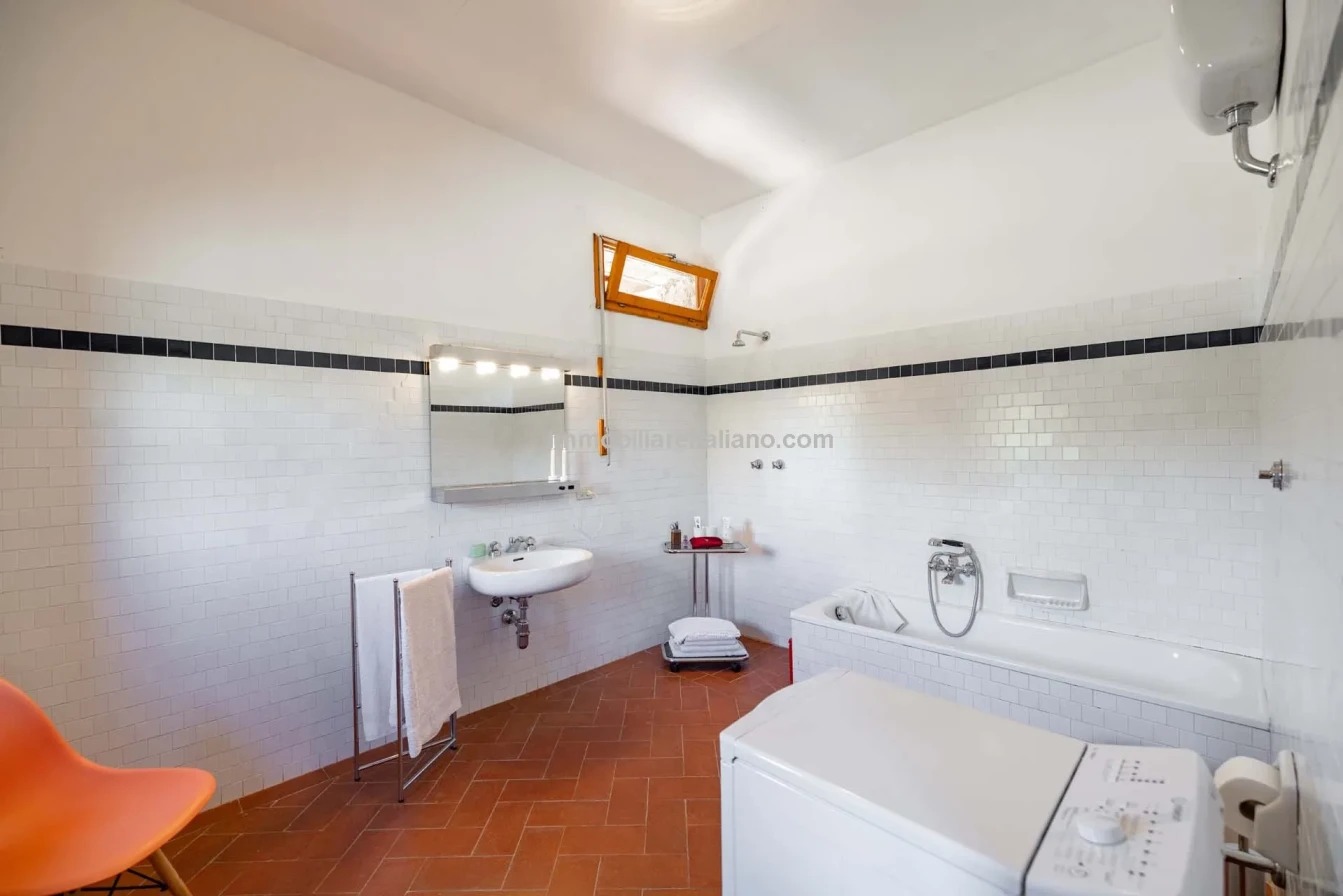 Spacious 5-Bedroom Farmhouse with Dual Living in Bucine, Tuscany - View image 49 of 50