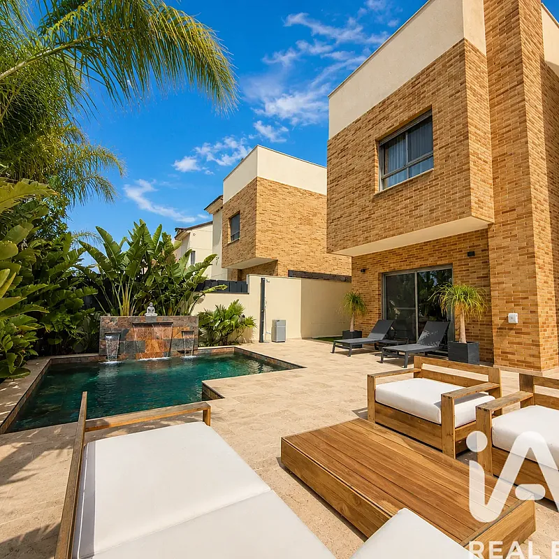 Spacious 5-Bedroom Family House with Pool in La Alcayna, Murcia