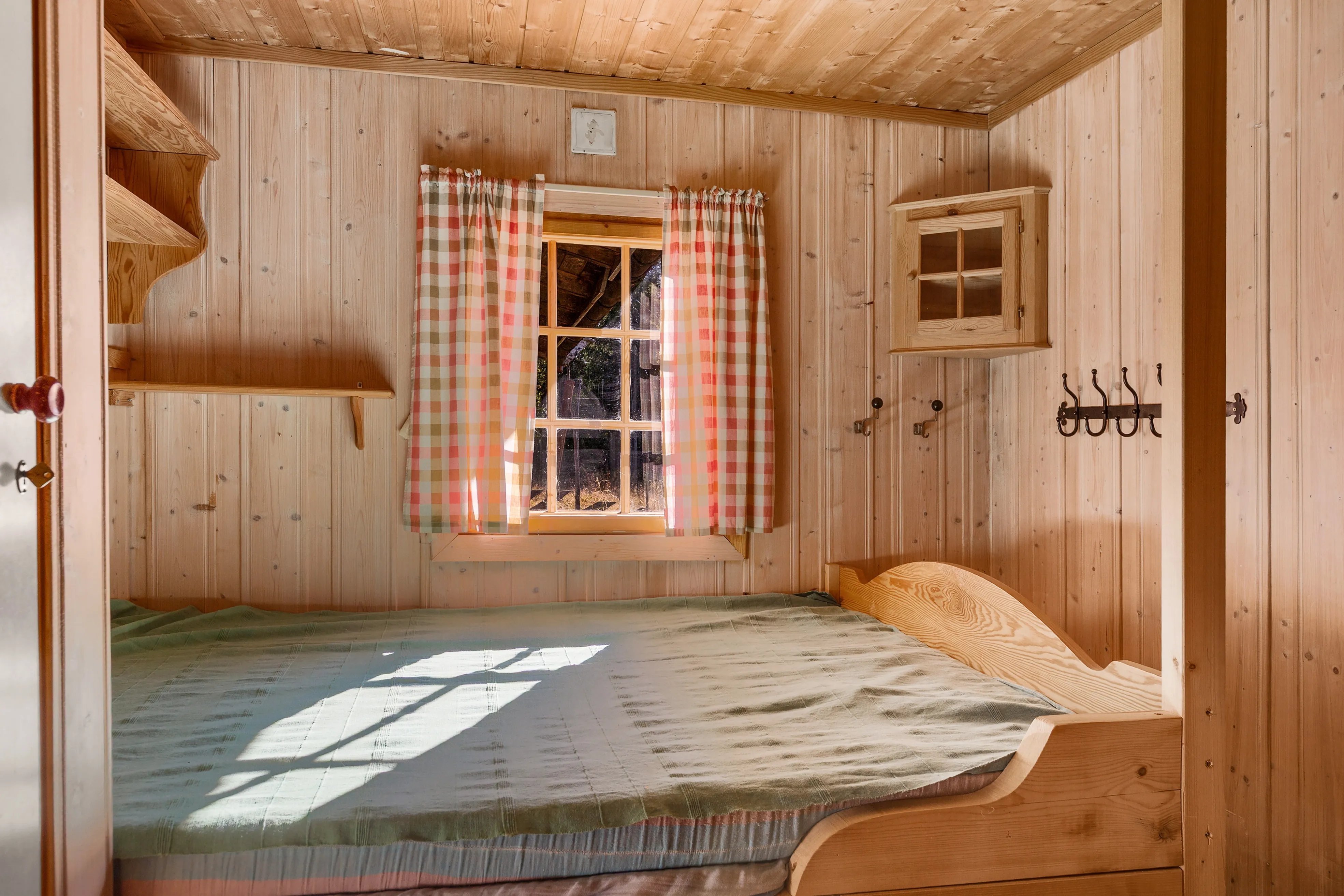 Rustic 1960s Cabin in Ulnes with Expansive Woodland Surroundings - View image 11 of 24