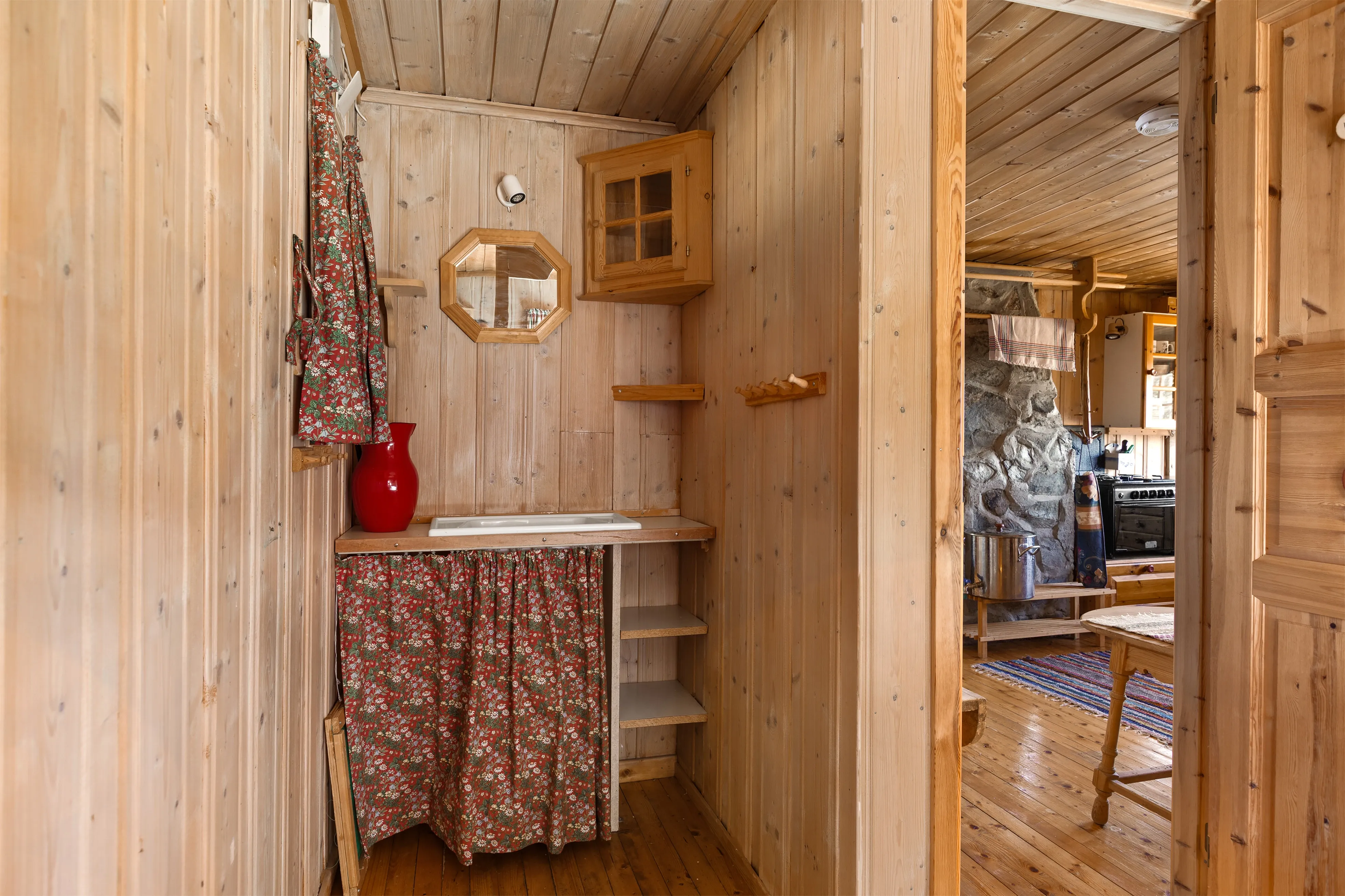Rustic 1960s Cabin in Ulnes with Expansive Woodland Surroundings - View image 15 of 24