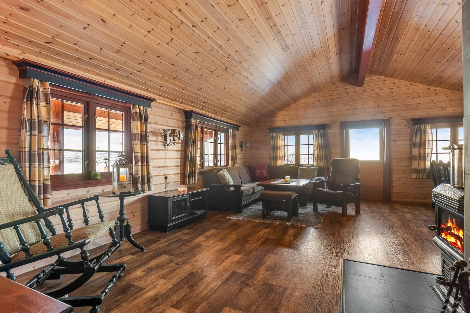 Contemporary 3-Bedroom Cabin with Expansive Terrace in Rana, Norway - Image 4