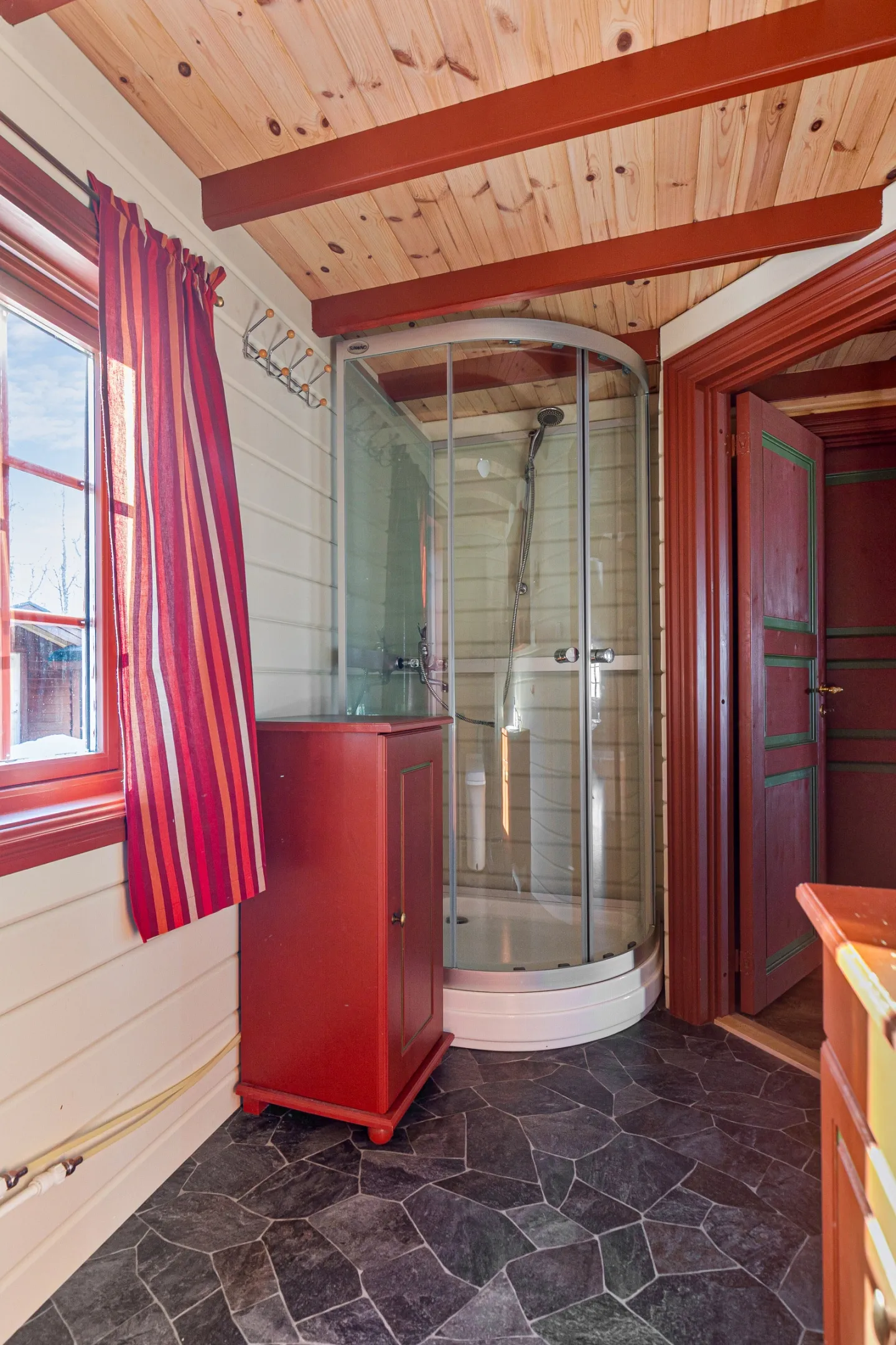 Contemporary 3-Bedroom Cabin with Expansive Terrace in Rana, Norway - View image 15 of 26