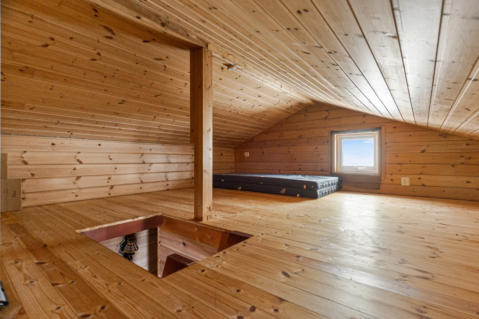 Contemporary 3-Bedroom Cabin with Expansive Terrace in Rana, Norway - View image 16 of 26