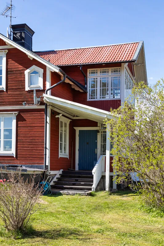 Early 20th Century Swedish House with Expansive Garden in Vettershaga - View image 9 of 56