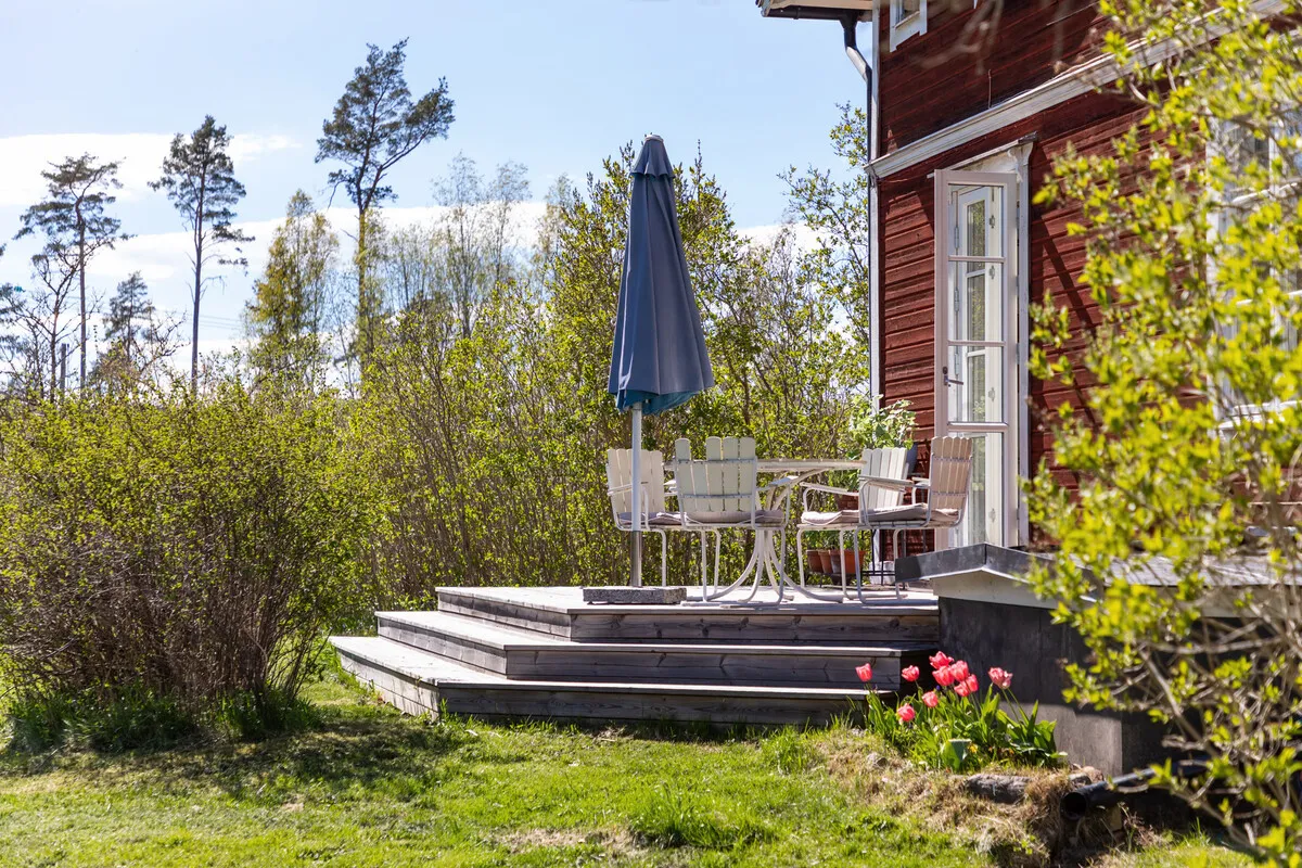 Early 20th Century Swedish House with Expansive Garden in Vettershaga - View image 14 of 56
