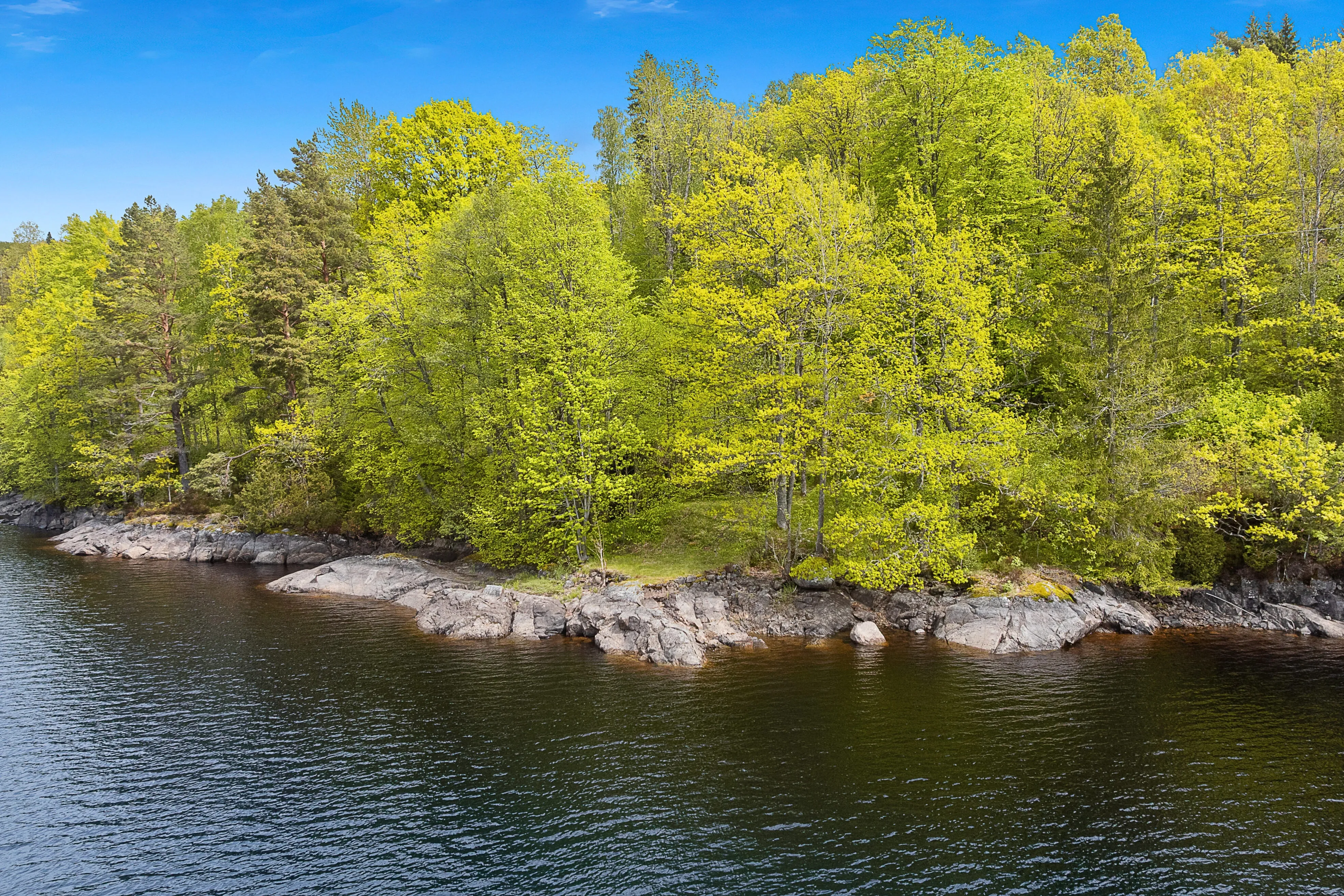 1950s Country House on Expansive Plot with Lake Access in Kvelde, Norway - Image 5
