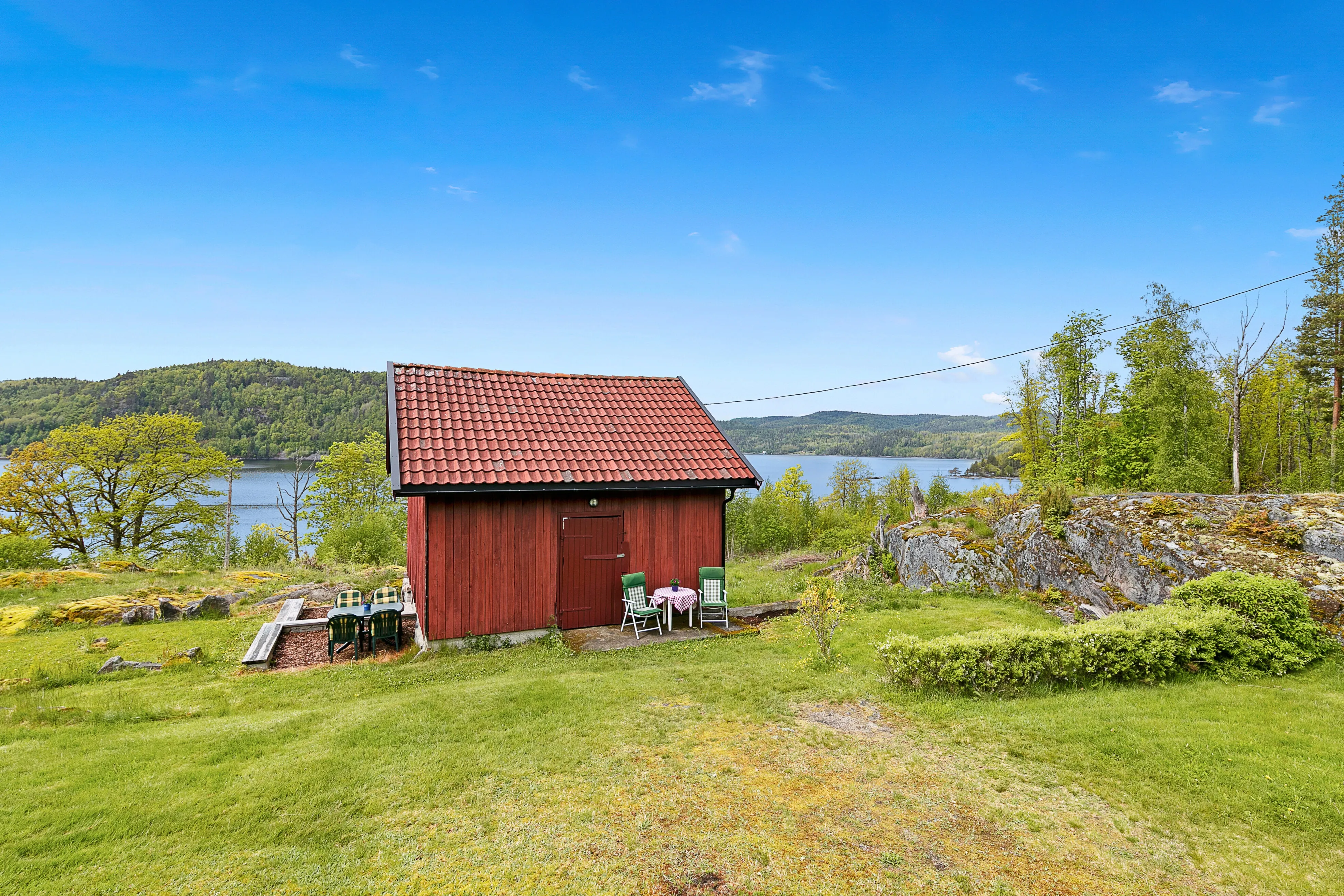 1950s Country House on Expansive Plot with Lake Access in Kvelde, Norway - View image 9 of 38