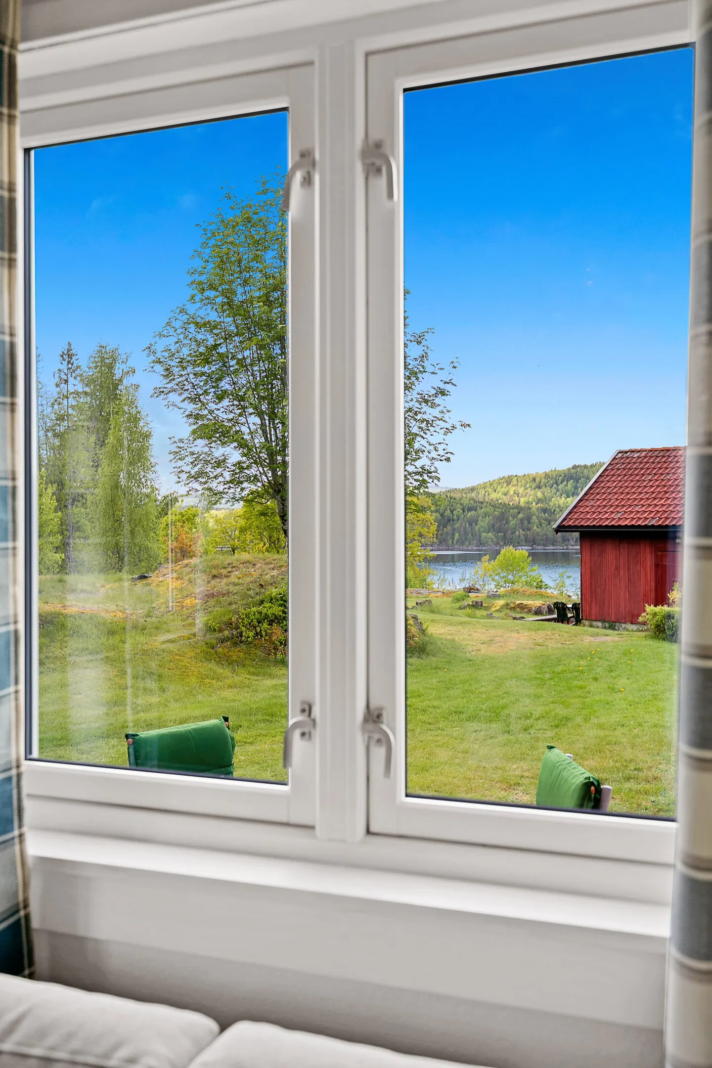 1950s Country House on Expansive Plot with Lake Access in Kvelde, Norway - View image 12 of 38