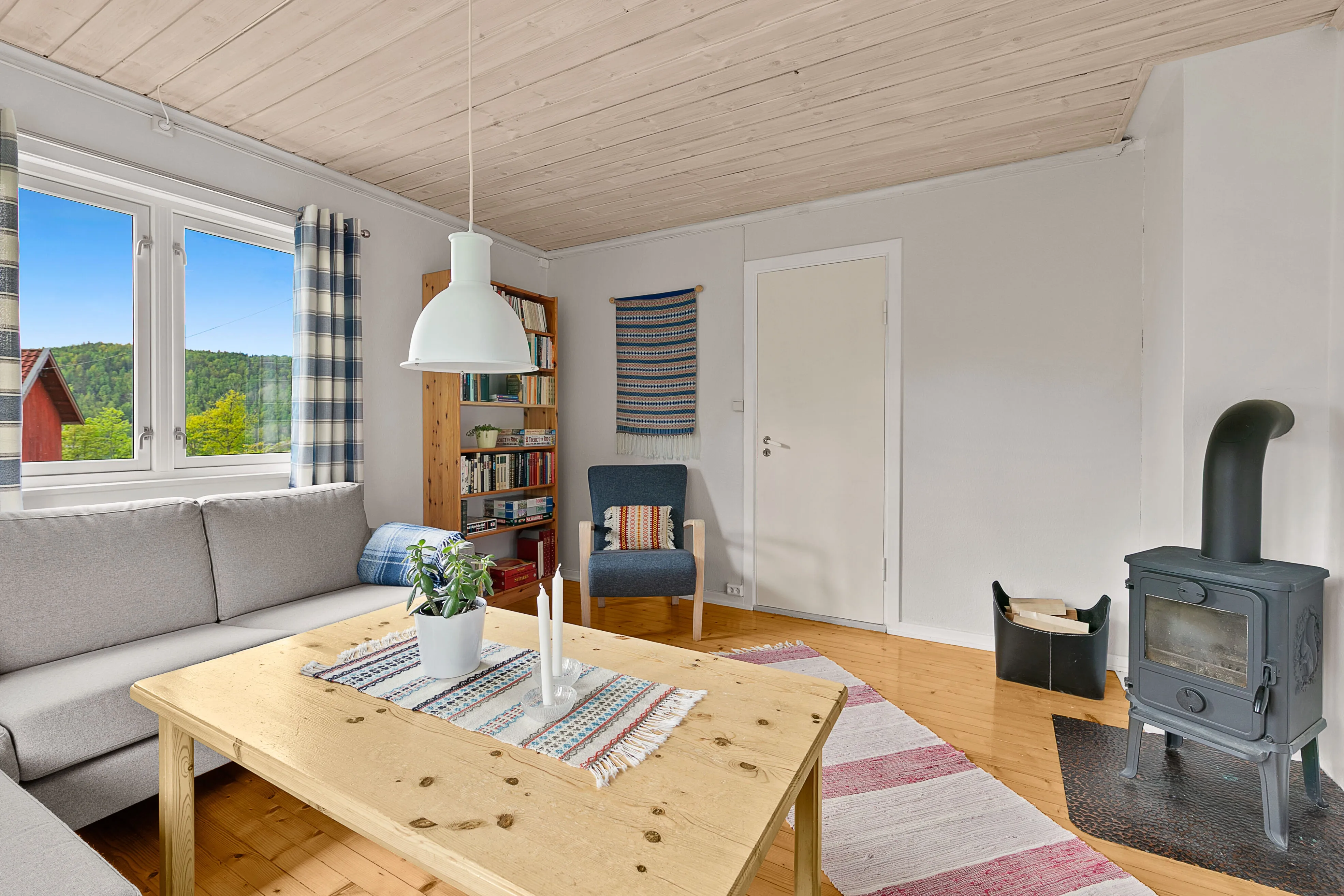 1950s Country House on Expansive Plot with Lake Access in Kvelde, Norway - View image 13 of 38