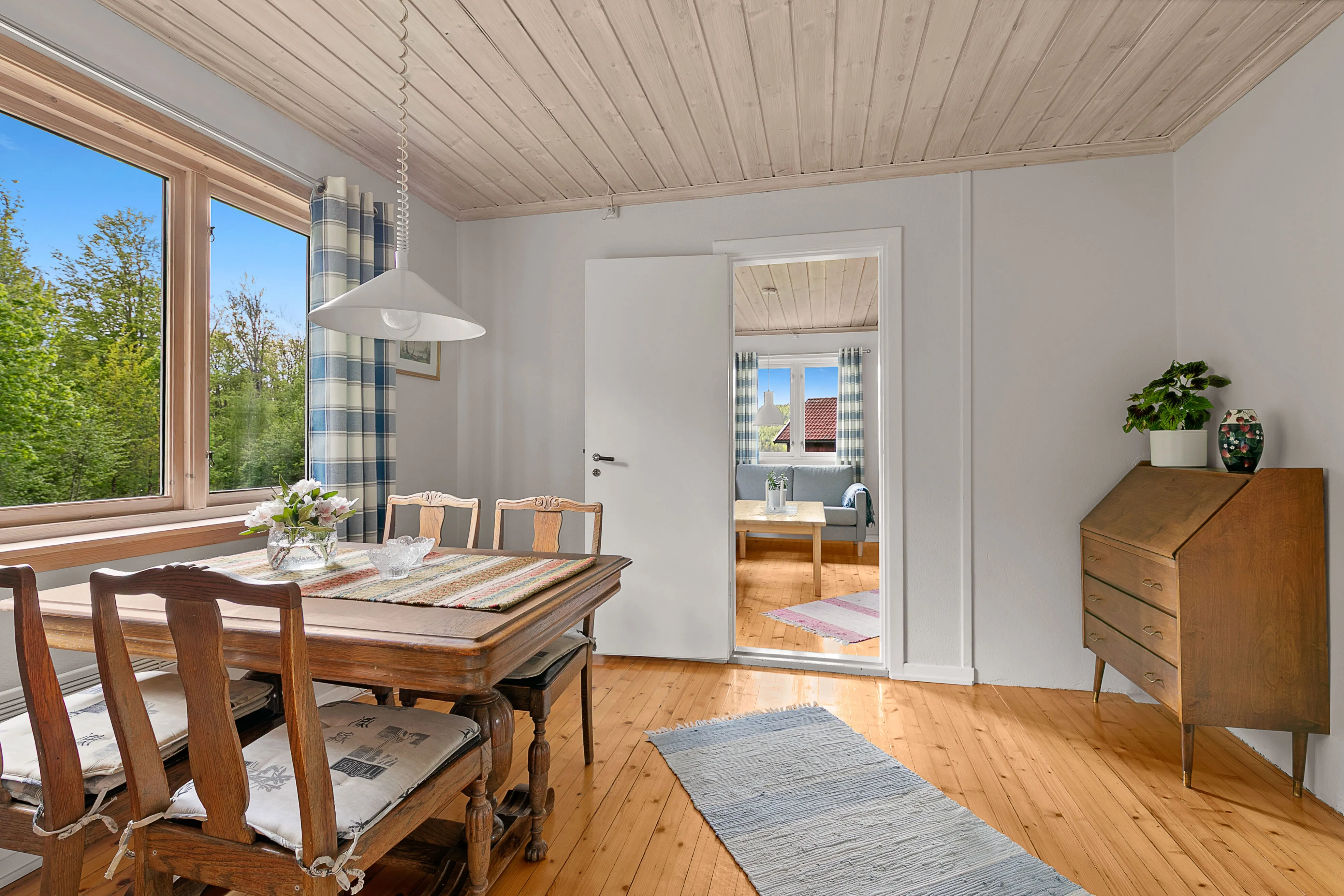 1950s Country House on Expansive Plot with Lake Access in Kvelde, Norway - View image 16 of 38