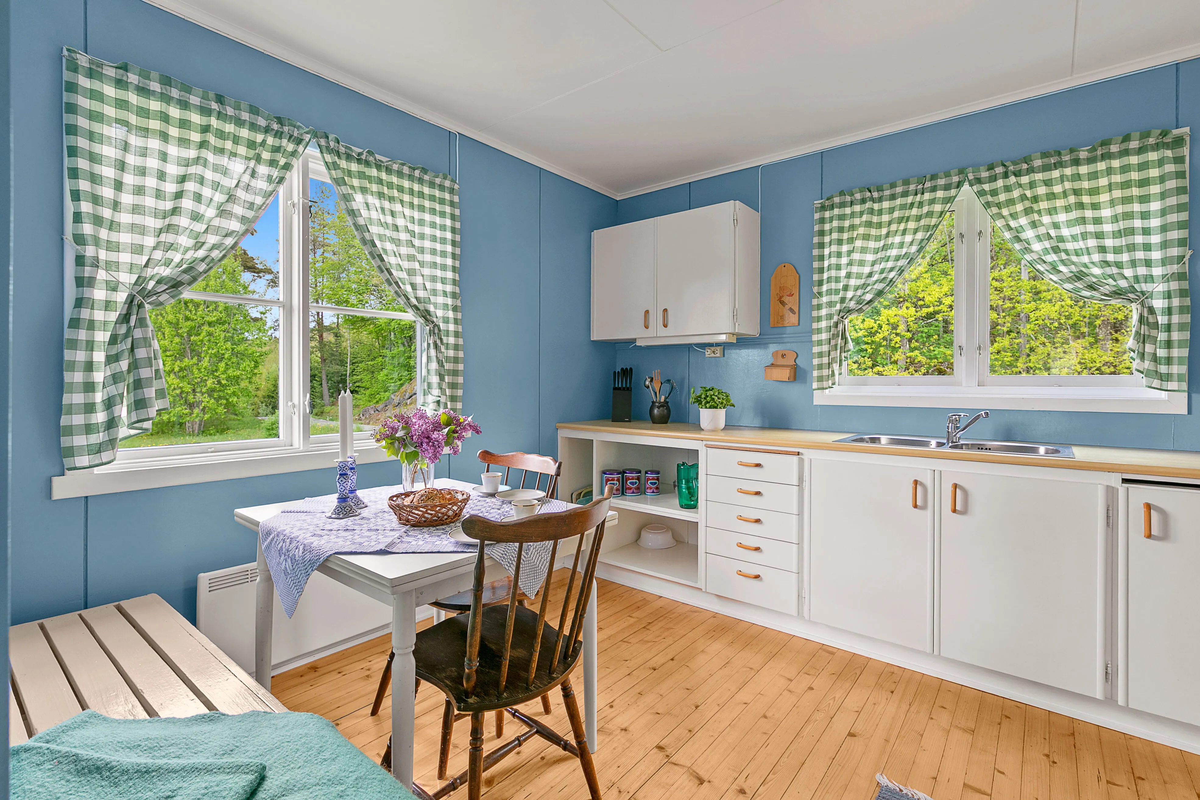 1950s Country House on Expansive Plot with Lake Access in Kvelde, Norway - View image 19 of 38
