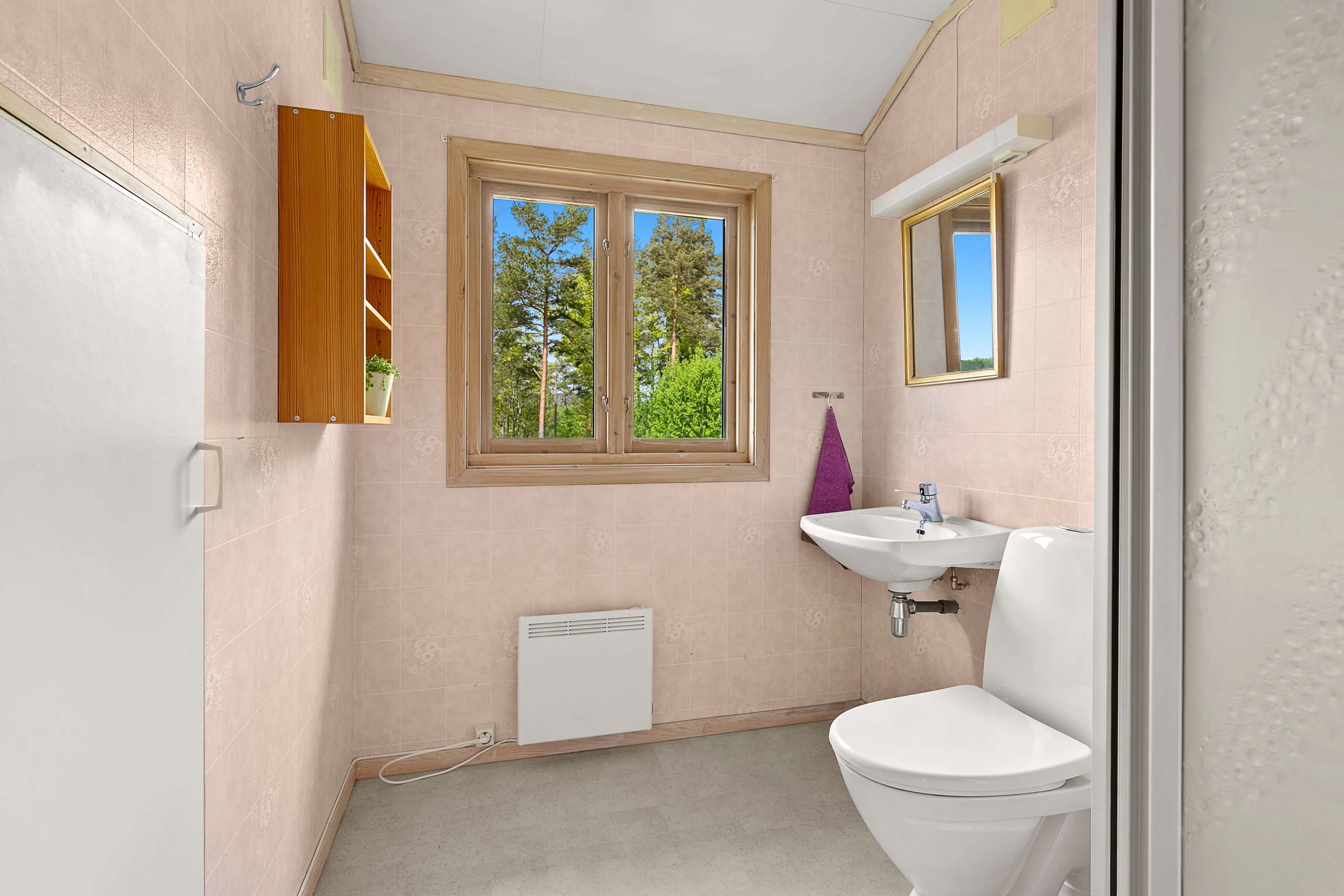 1950s Country House on Expansive Plot with Lake Access in Kvelde, Norway - View image 29 of 38