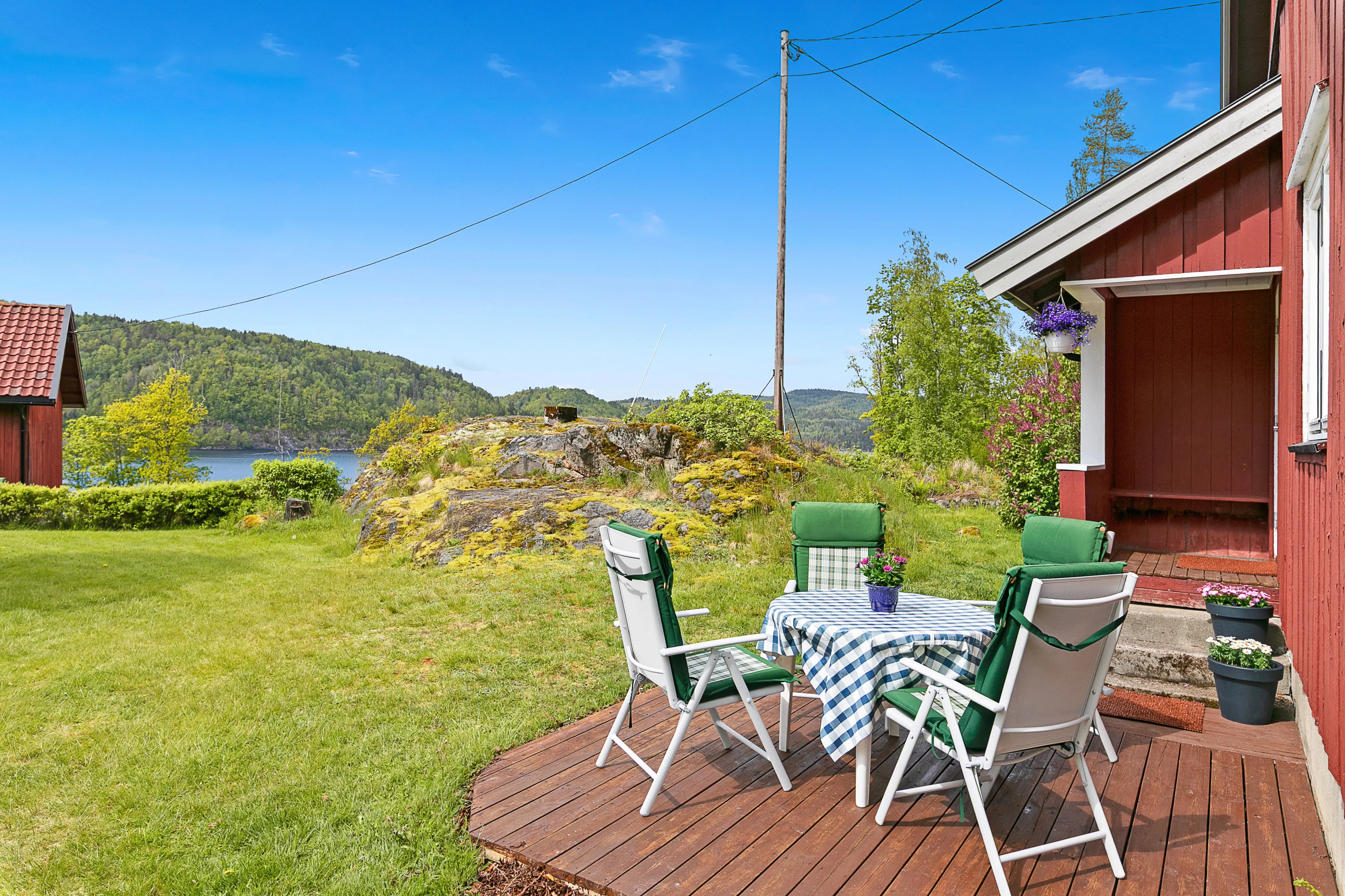 1950s Country House on Expansive Plot with Lake Access in Kvelde, Norway - View image 35 of 38