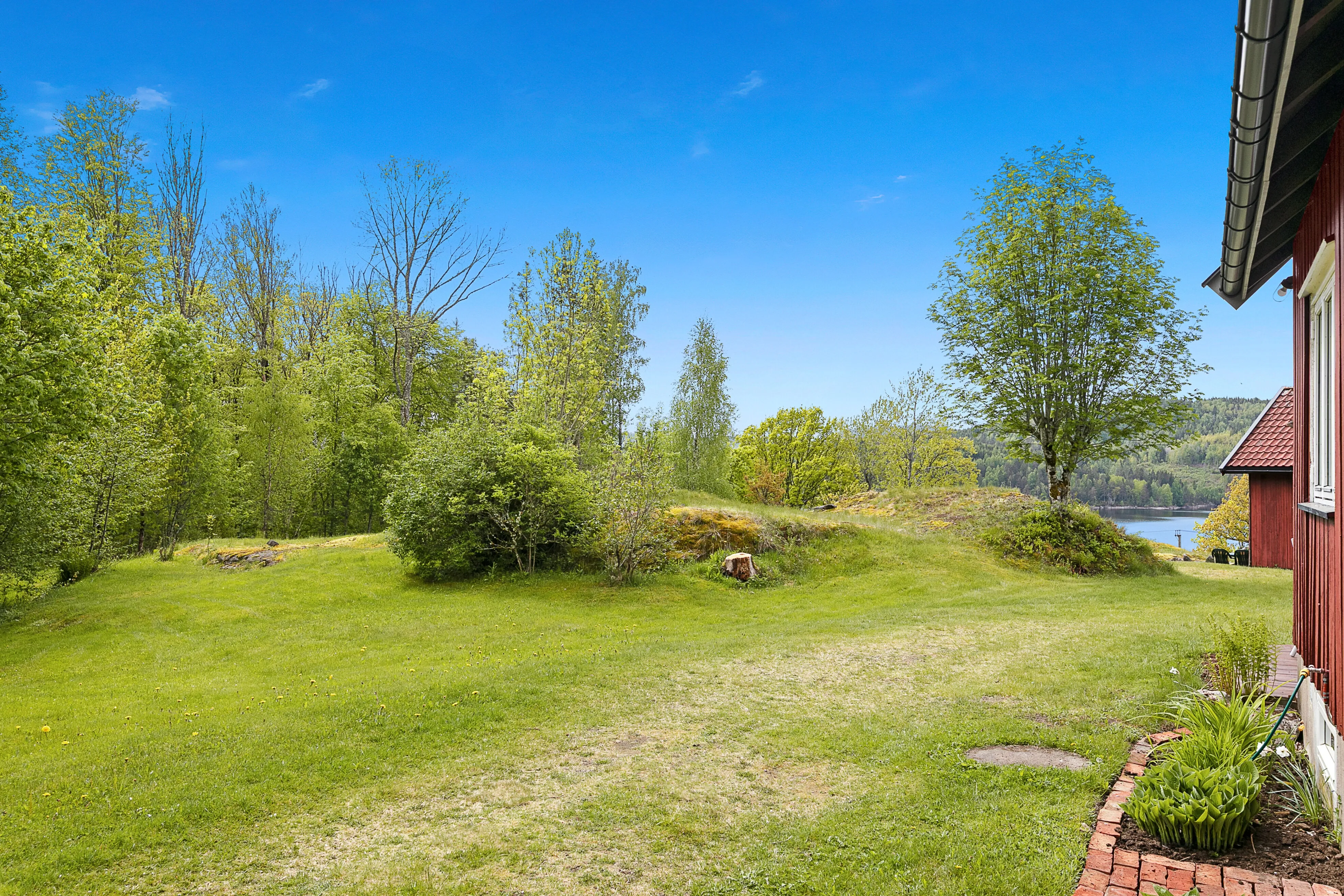 1950s Country House on Expansive Plot with Lake Access in Kvelde, Norway - View image 36 of 38