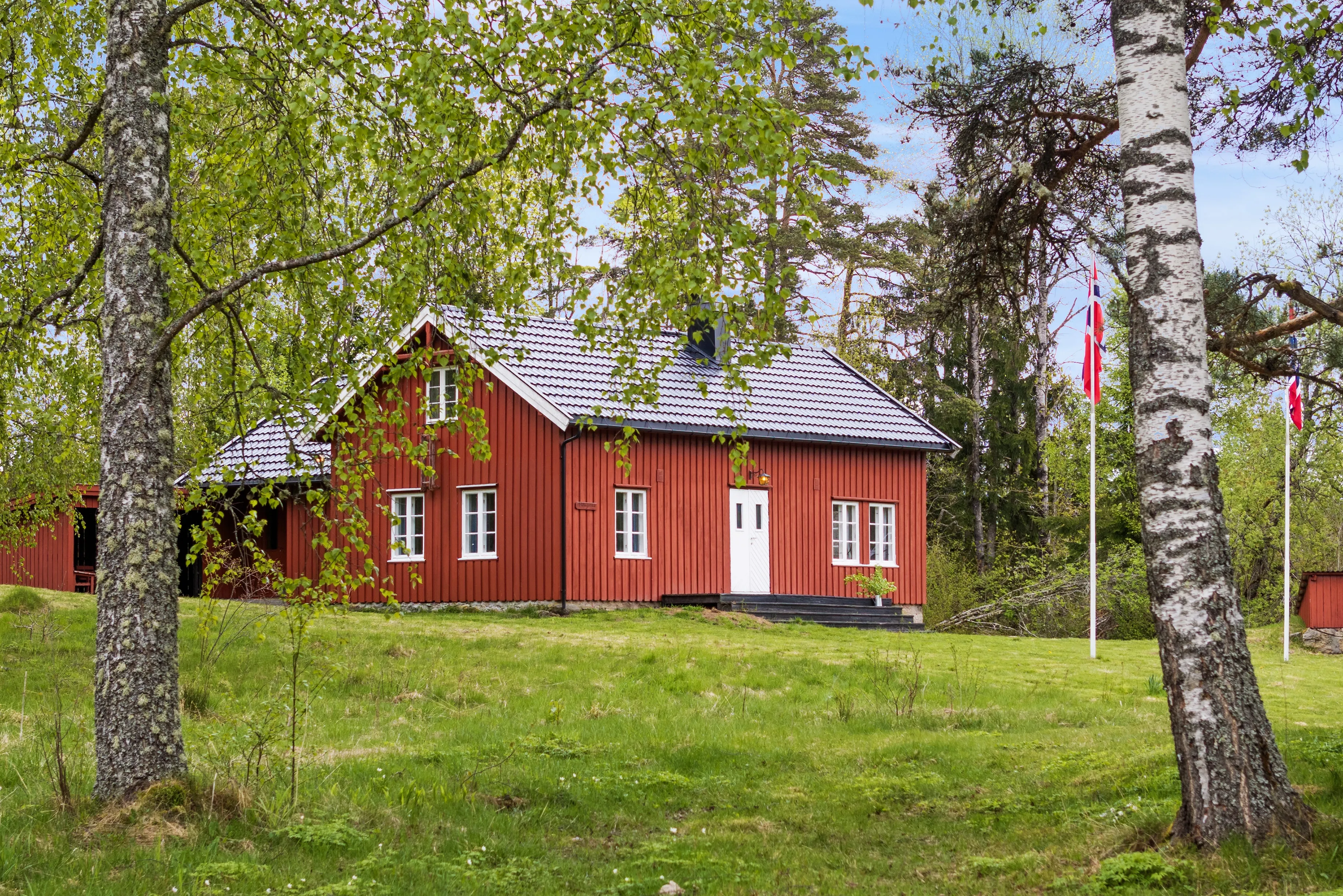 Historic 1900 Cabin in Sandefjord with Terrace and Expansive Woodland Lot - Image 2