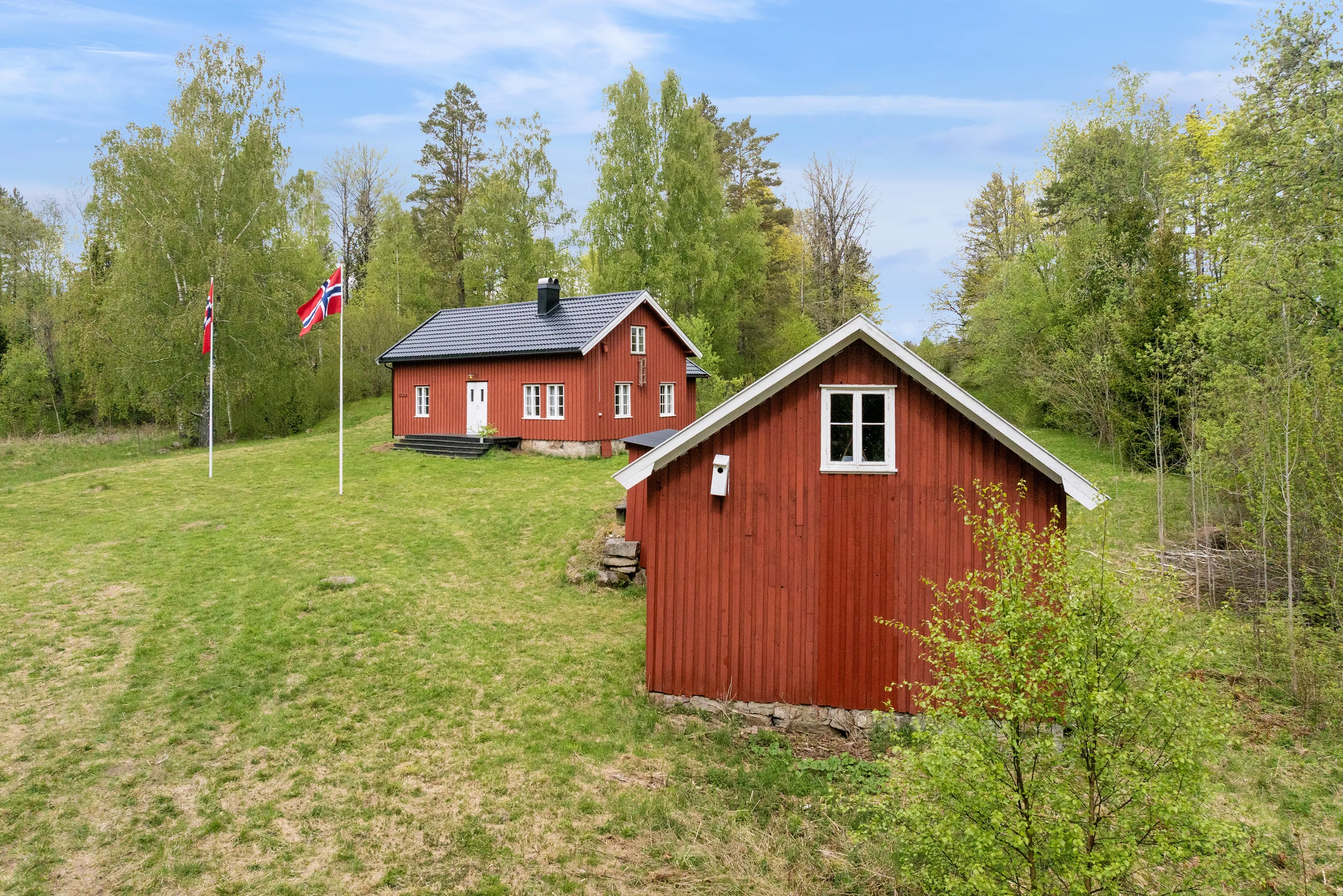 Historic 1900 Cabin in Sandefjord with Terrace and Expansive Woodland Lot - Image 4