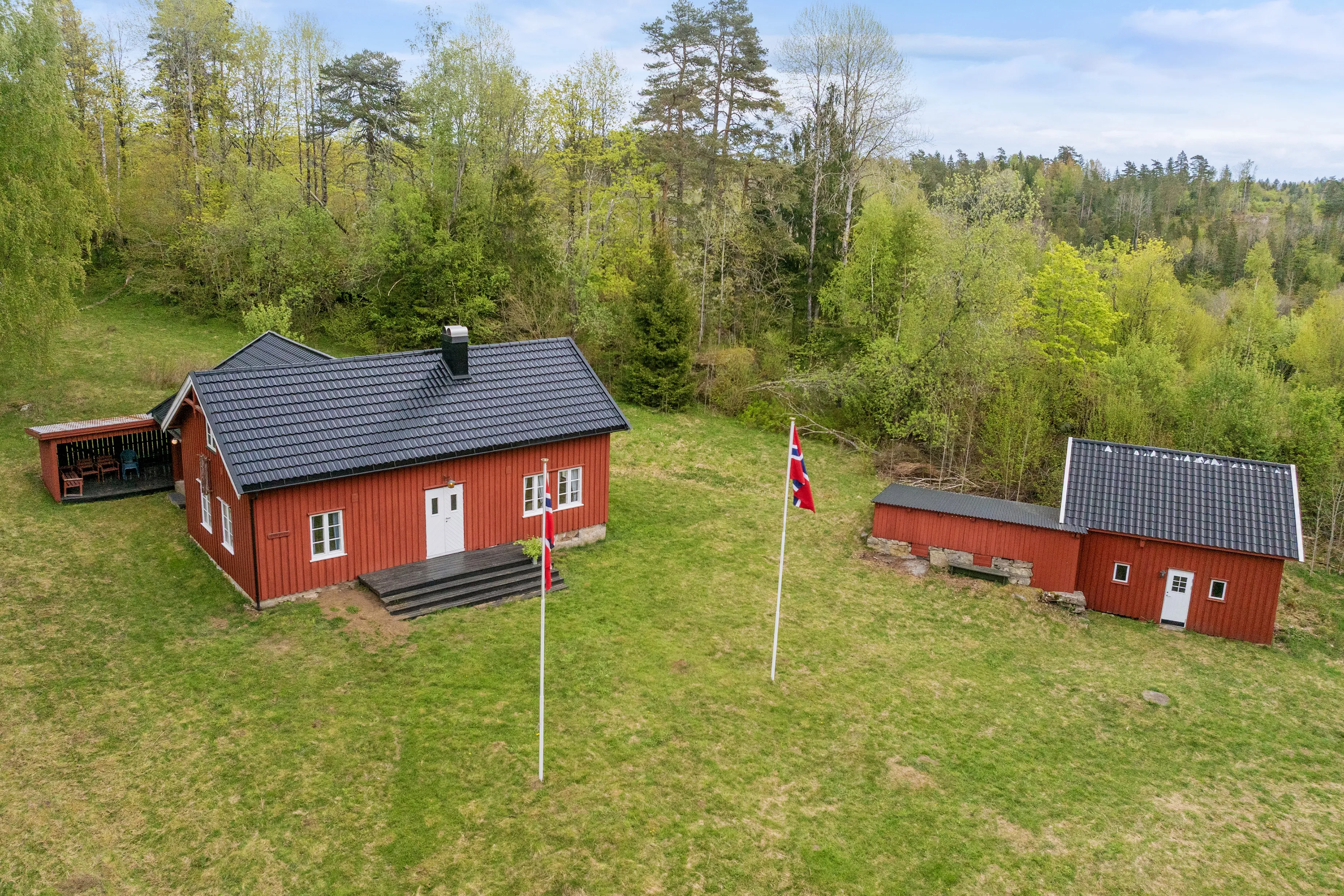 Historic 1900 Cabin in Sandefjord with Terrace and Expansive Woodland Lot - Image 5