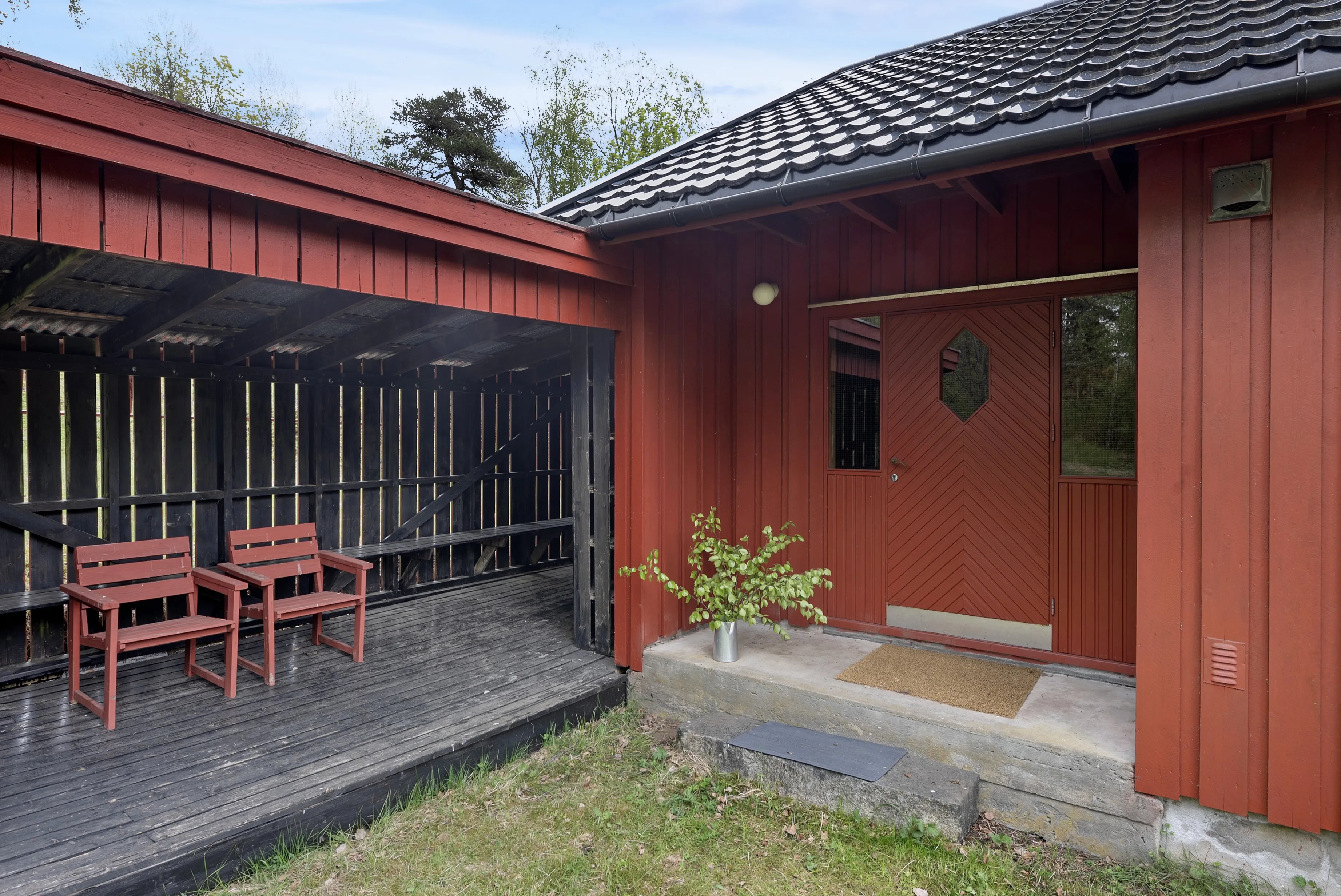 Historic 1900 Cabin in Sandefjord with Terrace and Expansive Woodland Lot - View image 6 of 33