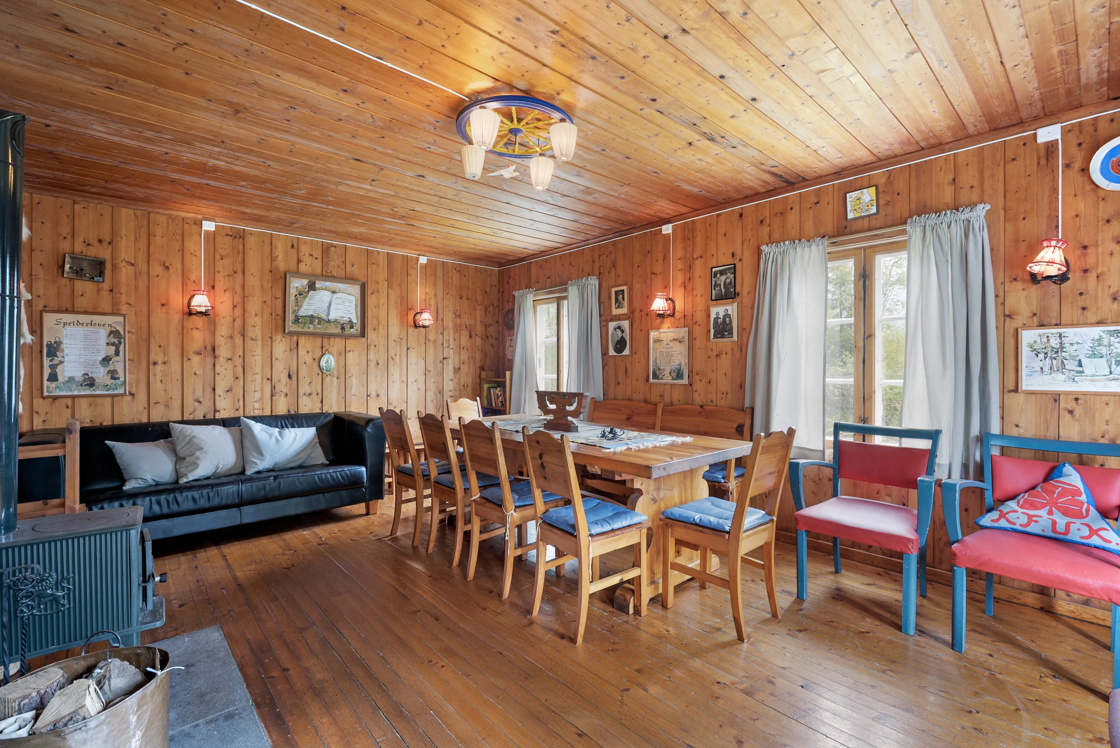 Historic 1900 Cabin in Sandefjord with Terrace and Expansive Woodland Lot - View image 8 of 33