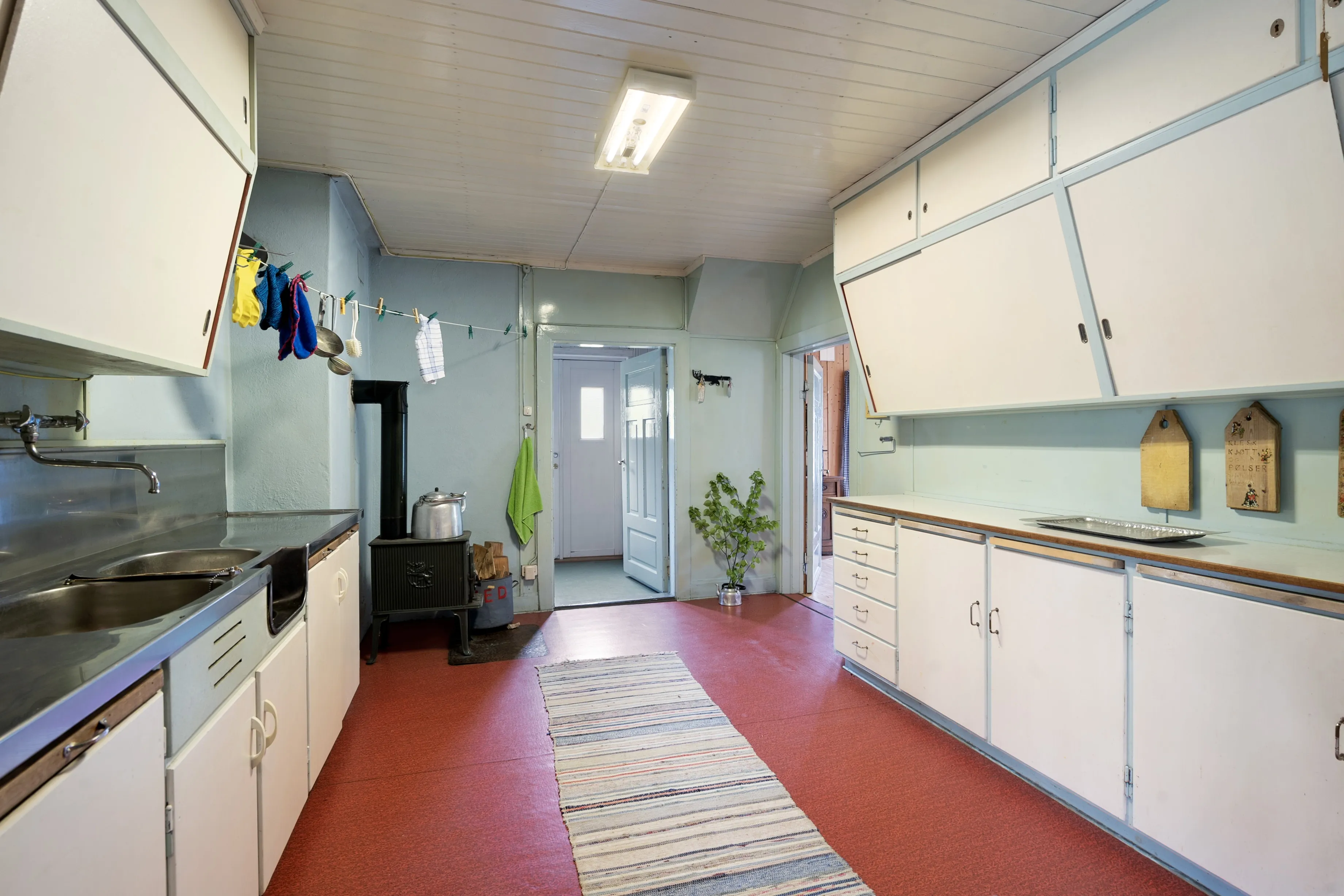 Historic 1900 Cabin in Sandefjord with Terrace and Expansive Woodland Lot - View image 12 of 33