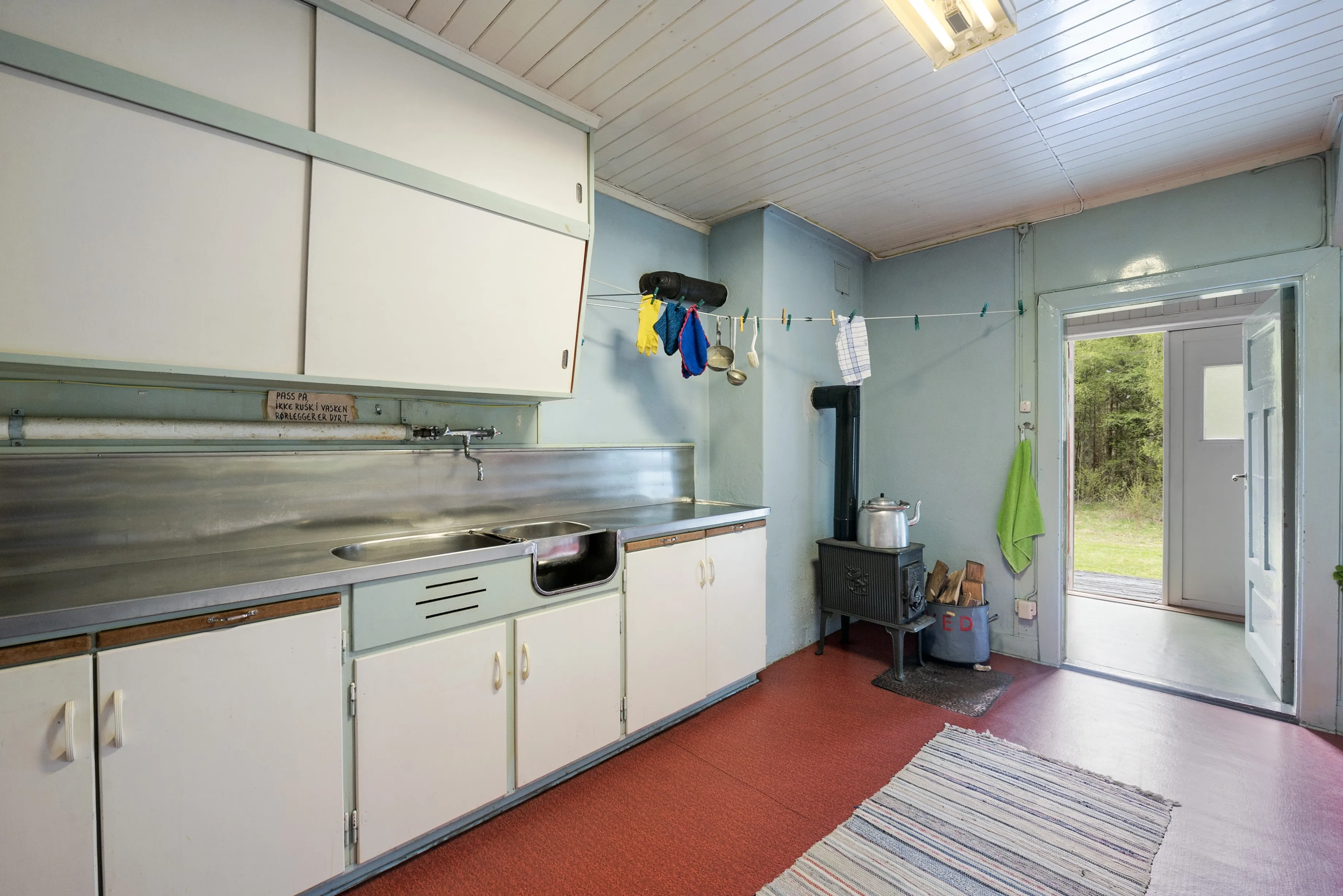 Historic 1900 Cabin in Sandefjord with Terrace and Expansive Woodland Lot - View image 13 of 33