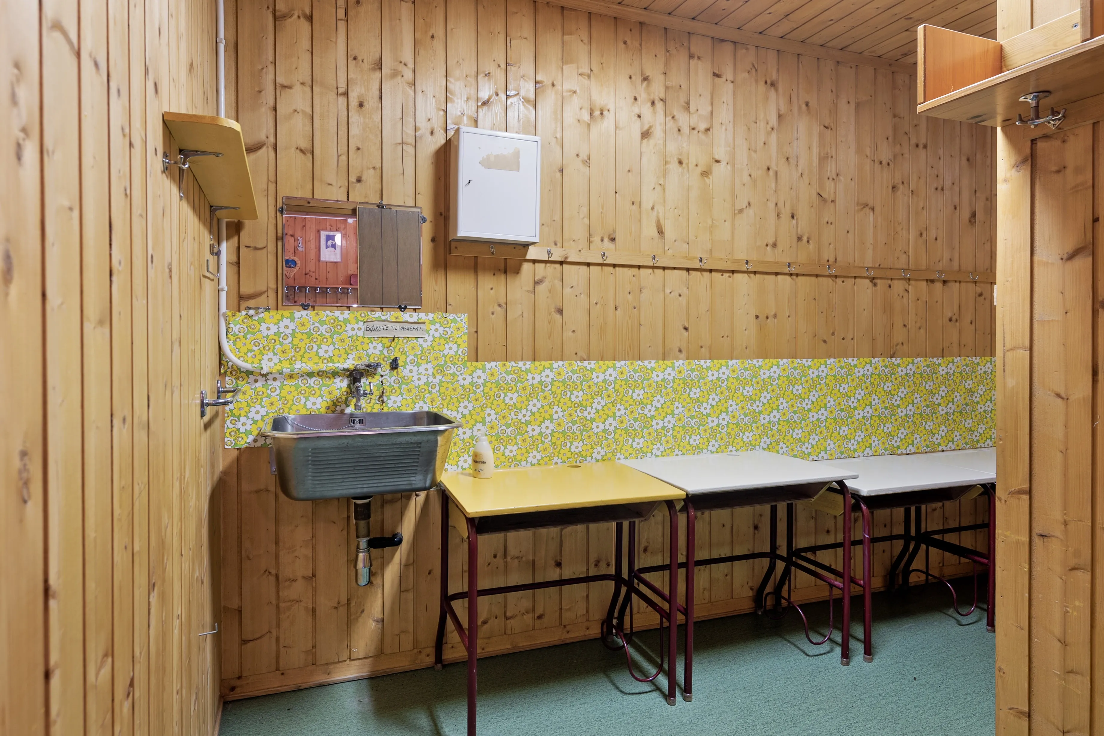 Historic 1900 Cabin in Sandefjord with Terrace and Expansive Woodland Lot - View image 18 of 33