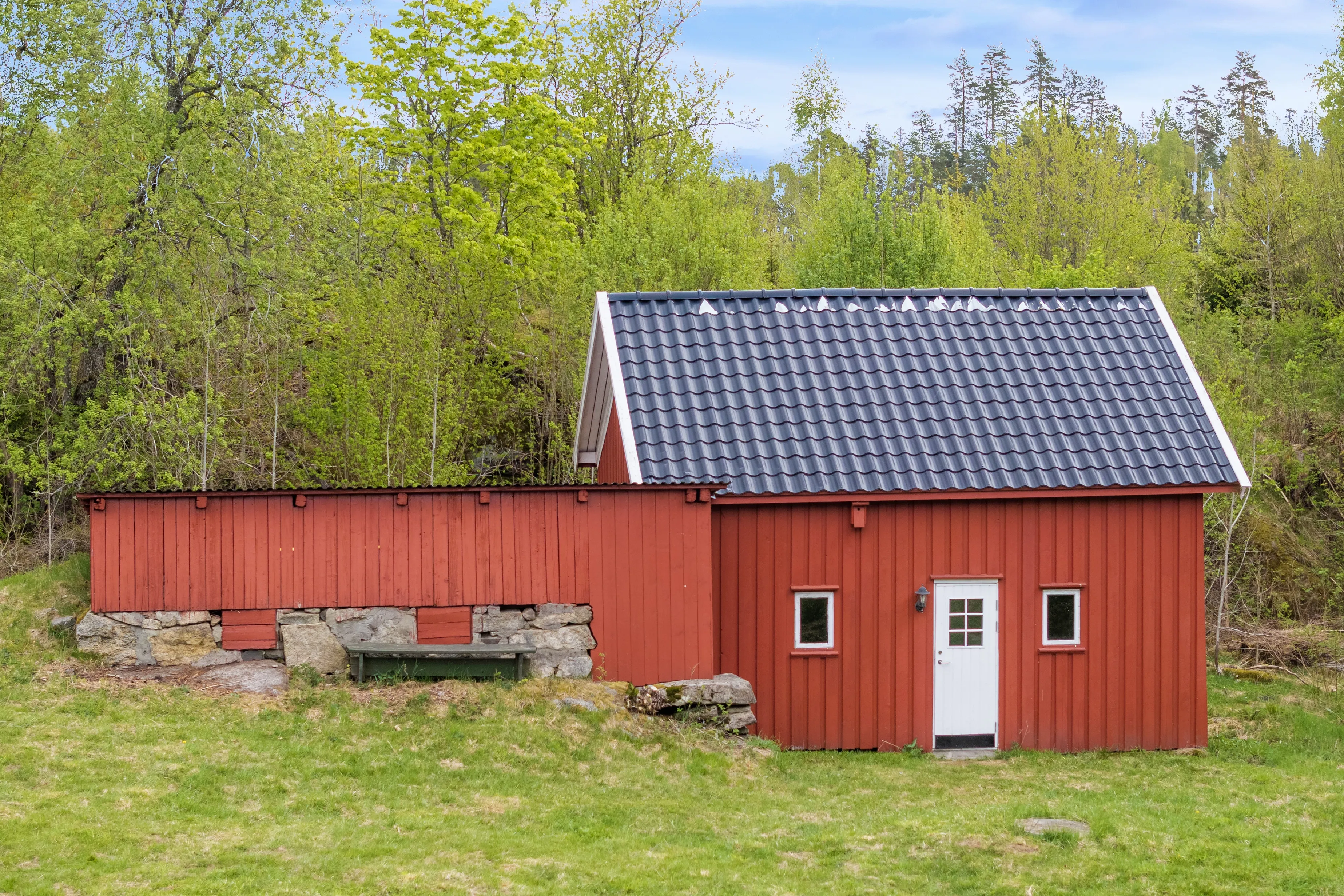 Historic 1900 Cabin in Sandefjord with Terrace and Expansive Woodland Lot - View image 24 of 33