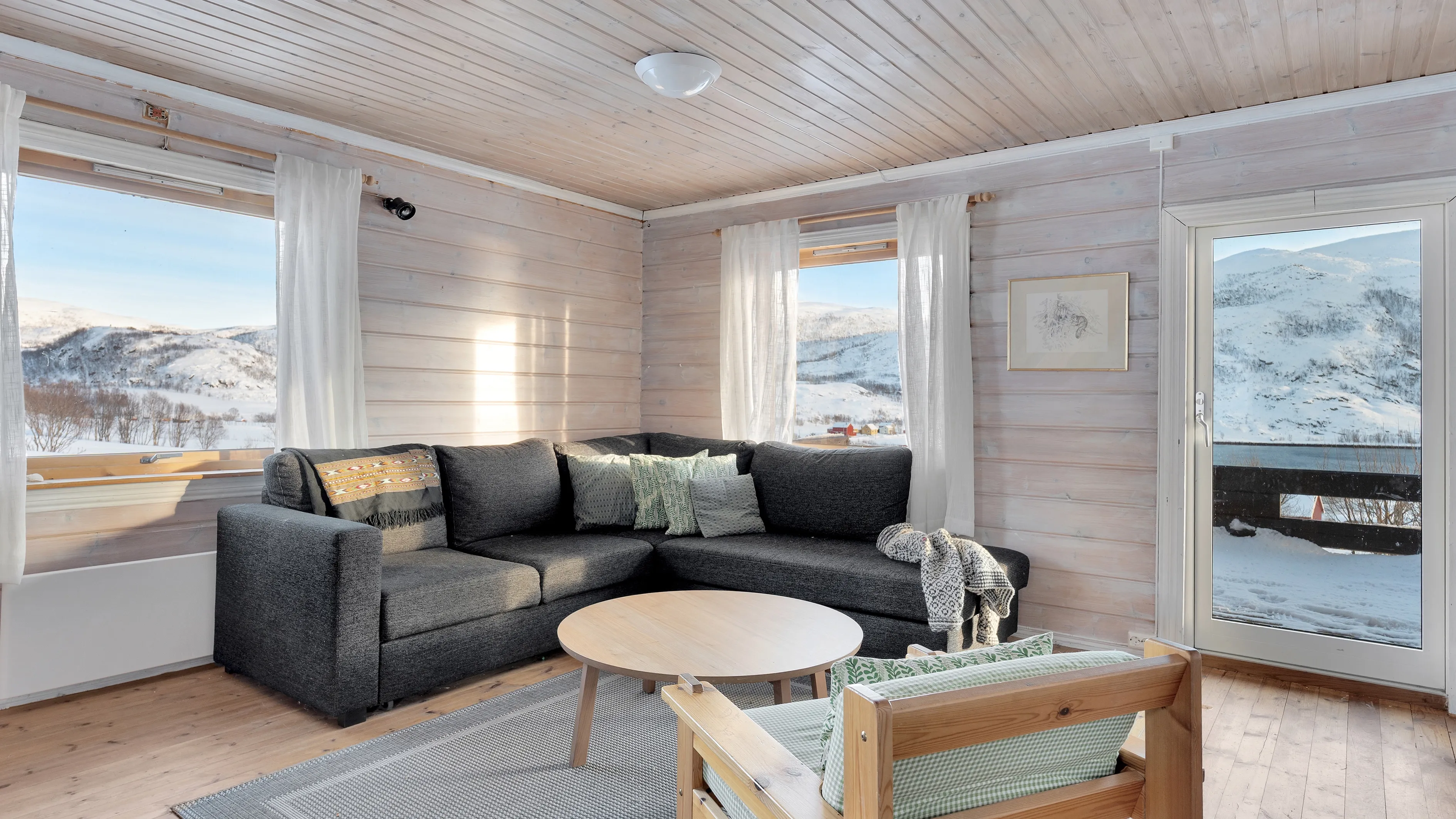 Scenic 1989 Cabin with Terrace in Norway's Skulsfjord - View image 6 of 39