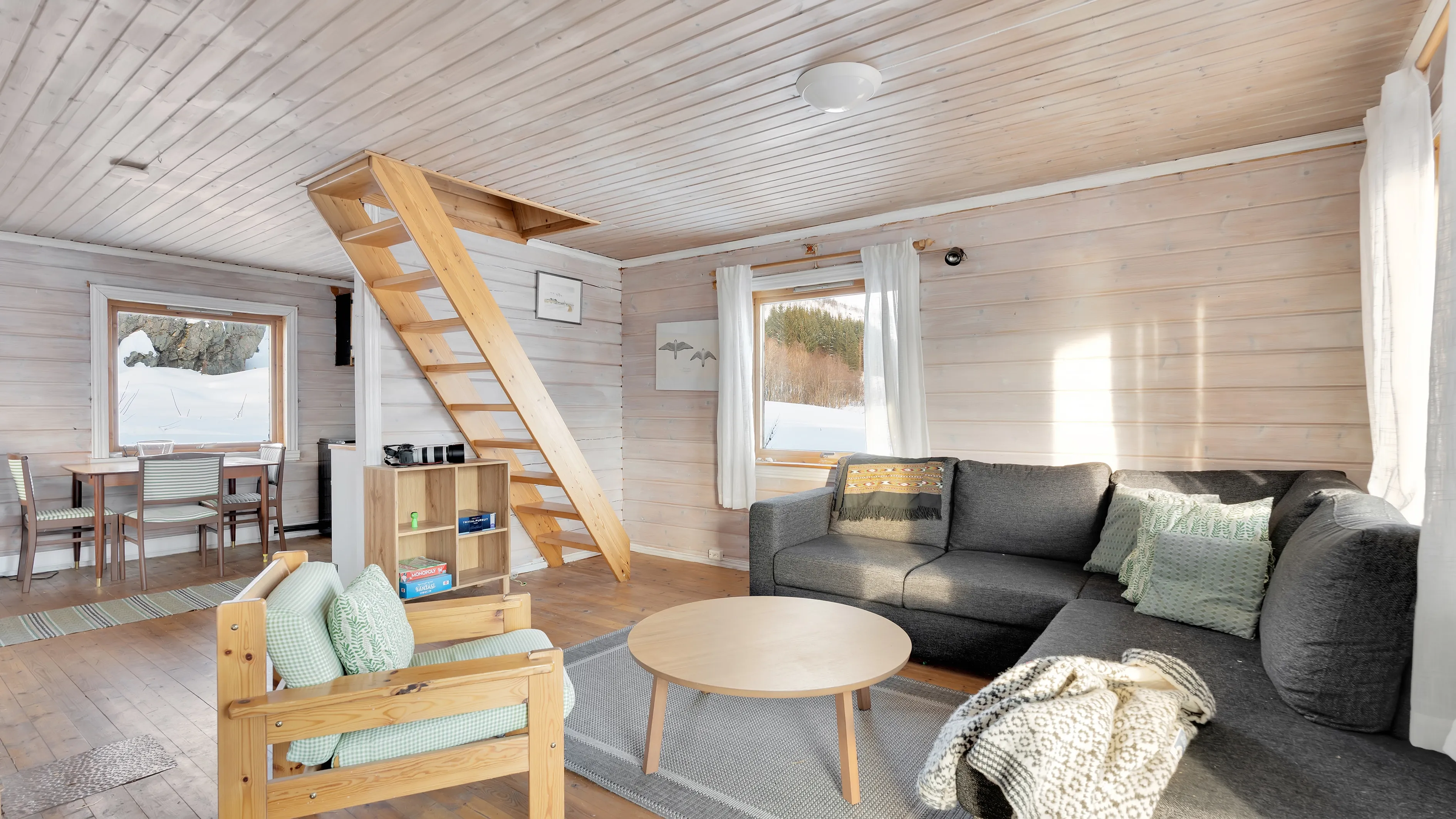 Scenic 1989 Cabin with Terrace in Norway's Skulsfjord - View image 8 of 39